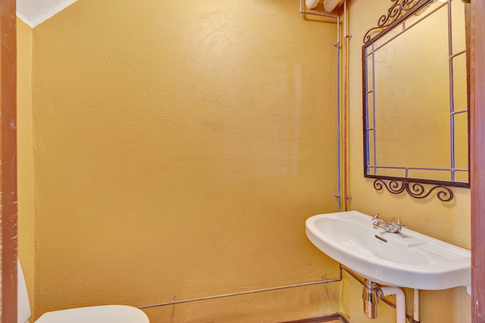 Eget toalettrom i underetasjen Galleribilde