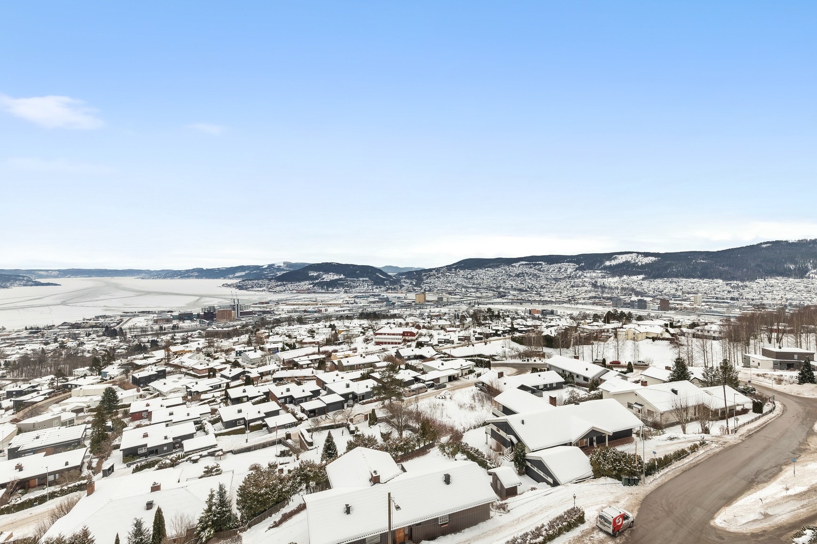 Vidstrakt utsikt, også mot Danvik og Haukåsløypa Galleribilde