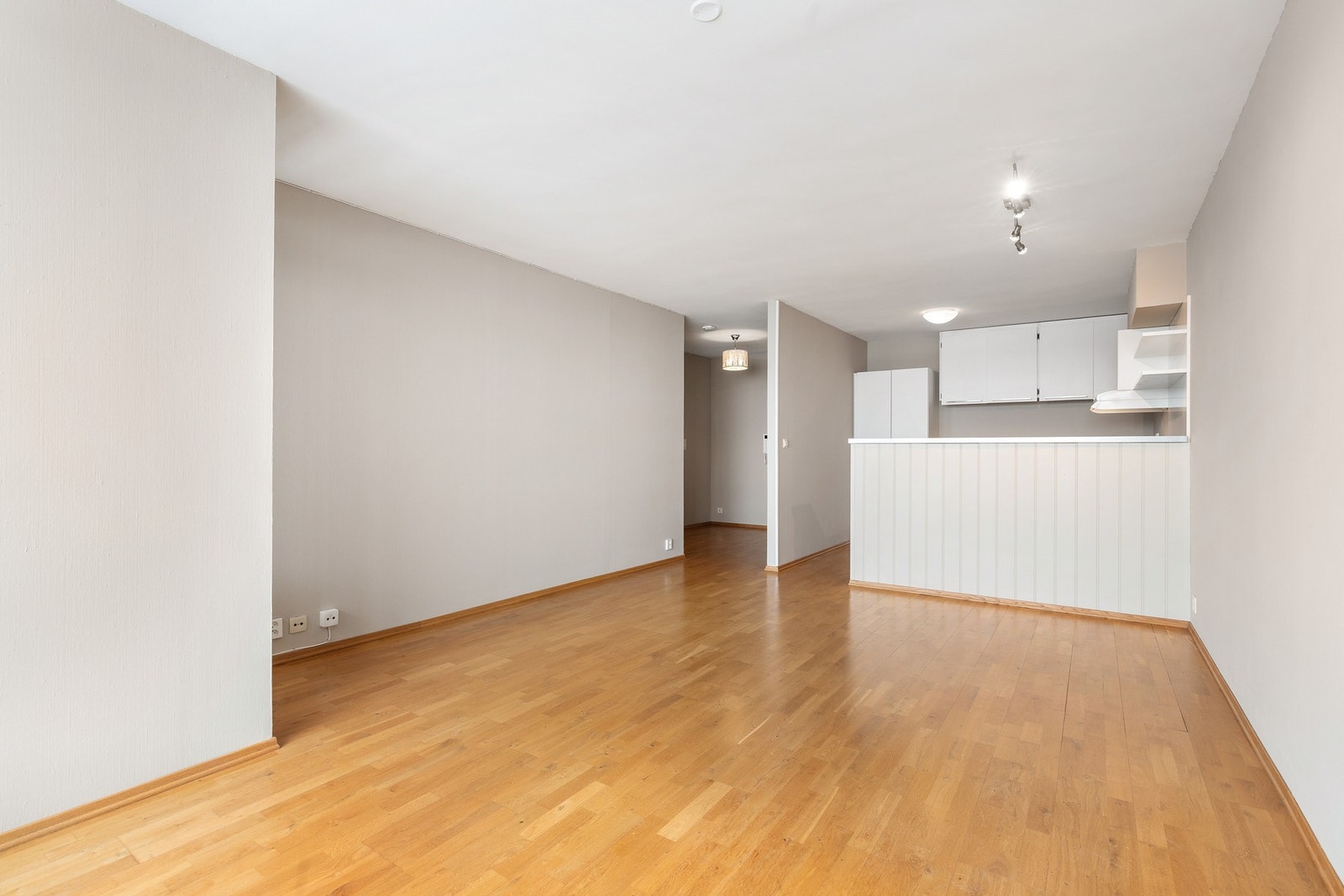 Rommet er lett å møblere og det er fin plass til spisegruppe, sofa og TV-møblement Galleribilde