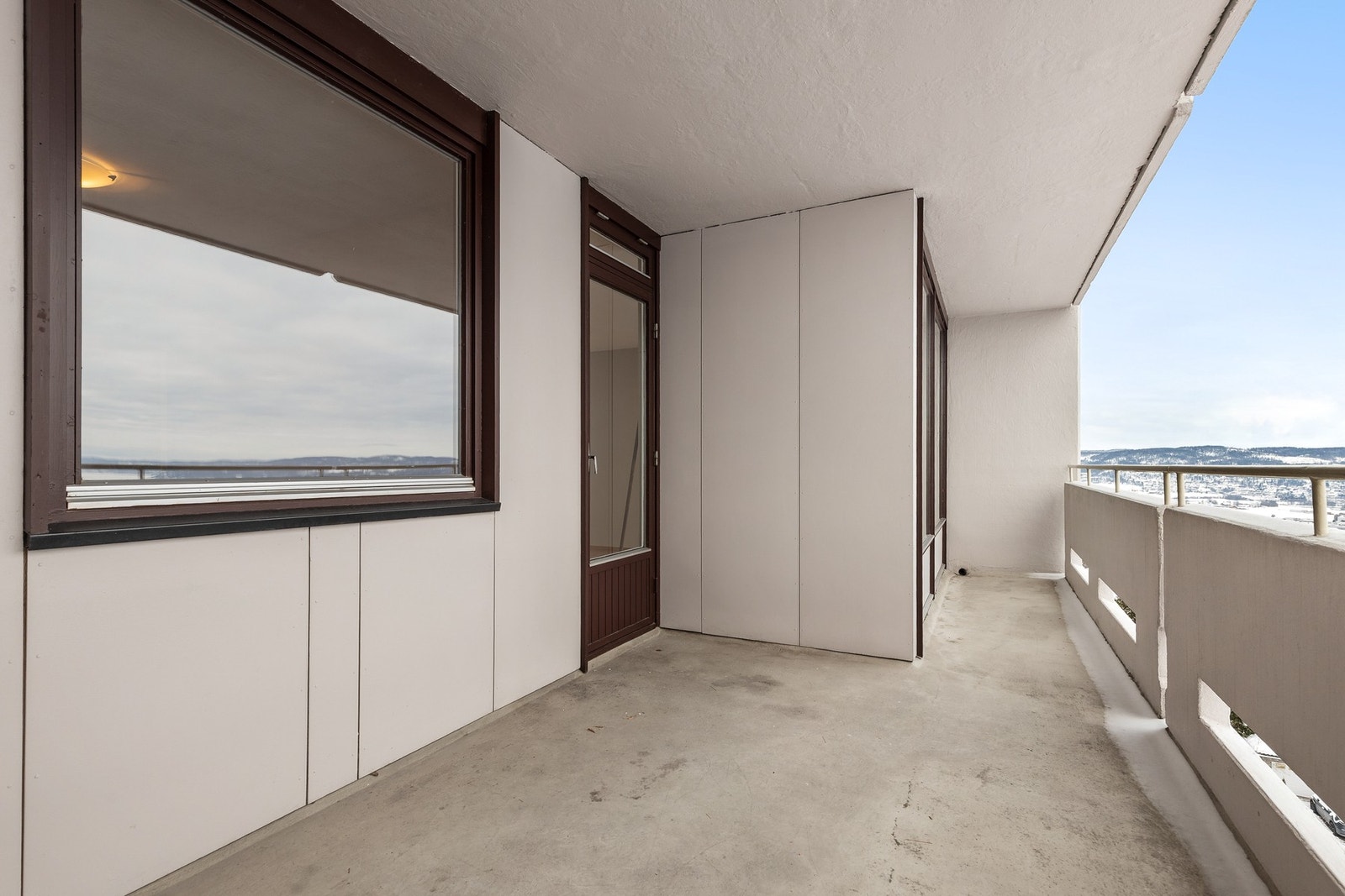 Her er det fin plass til å innrede med ønsket utemøblement Galleribilde