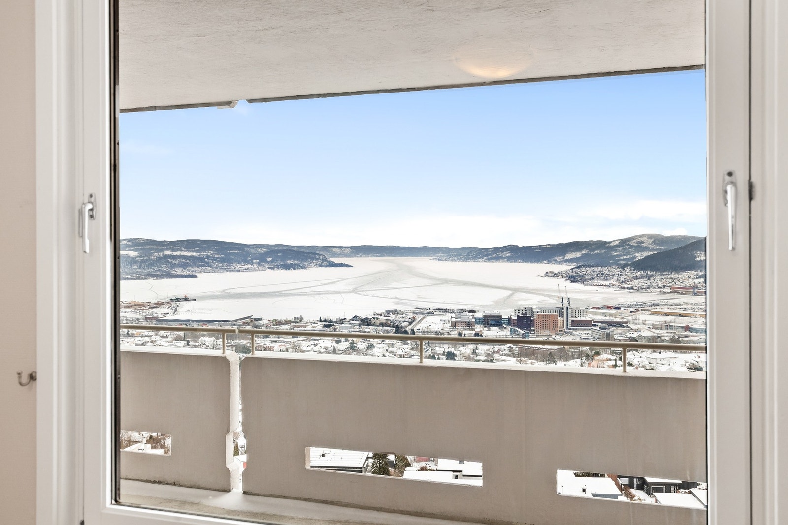 Flott utsikt fra soverom Galleribilde