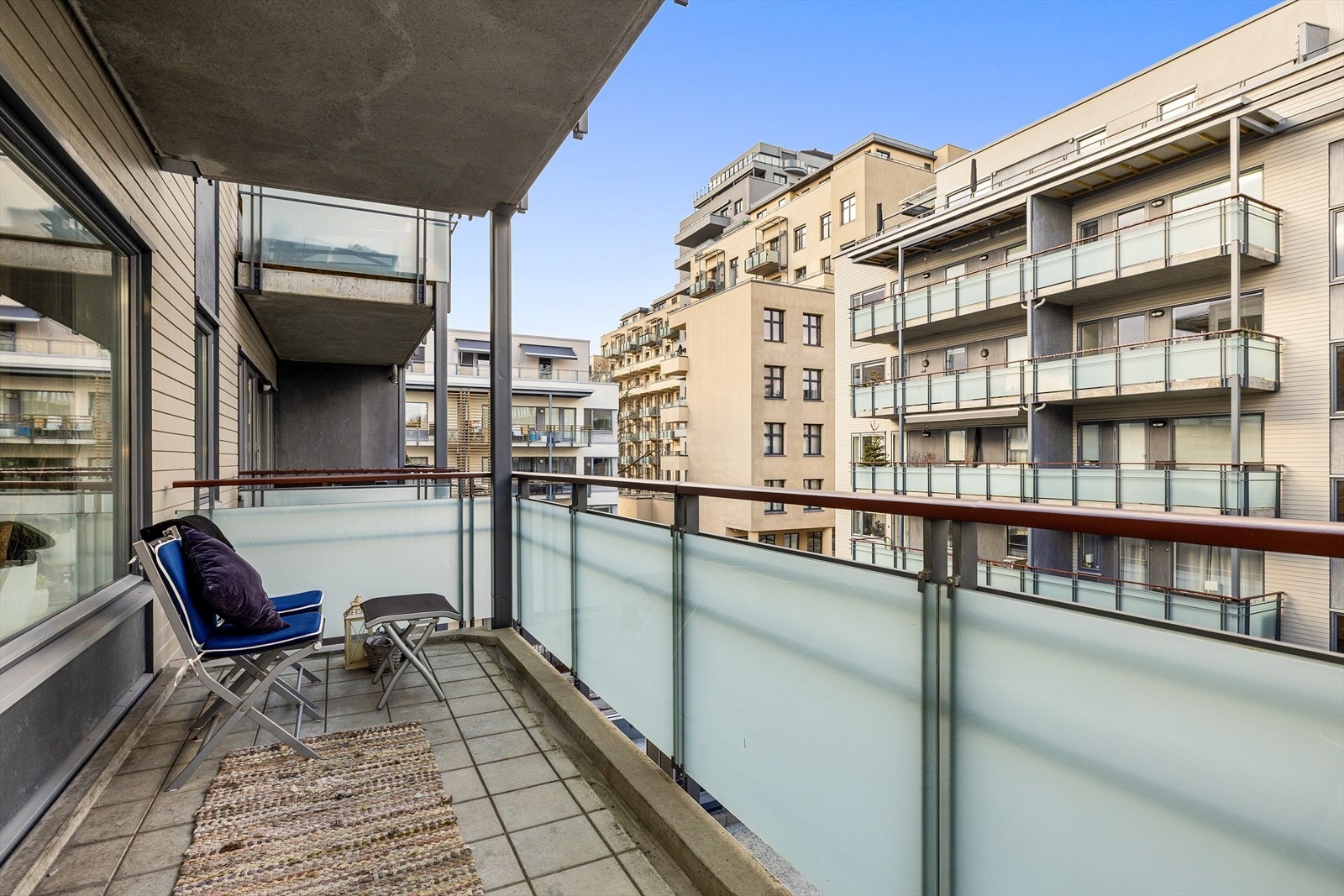 En velholdt 2-roms leilighet med god standard og etterspurte fasiliteter. Galleribilde