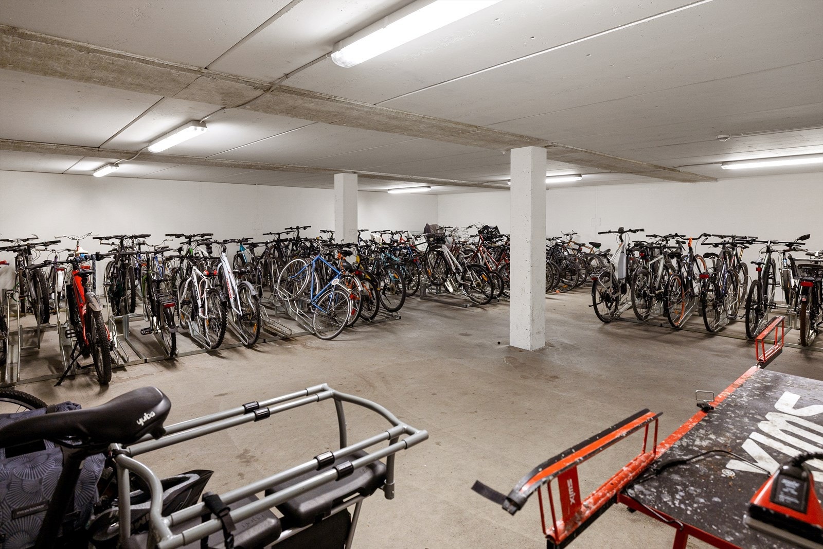 Felles sykkelparkering. Galleribilde