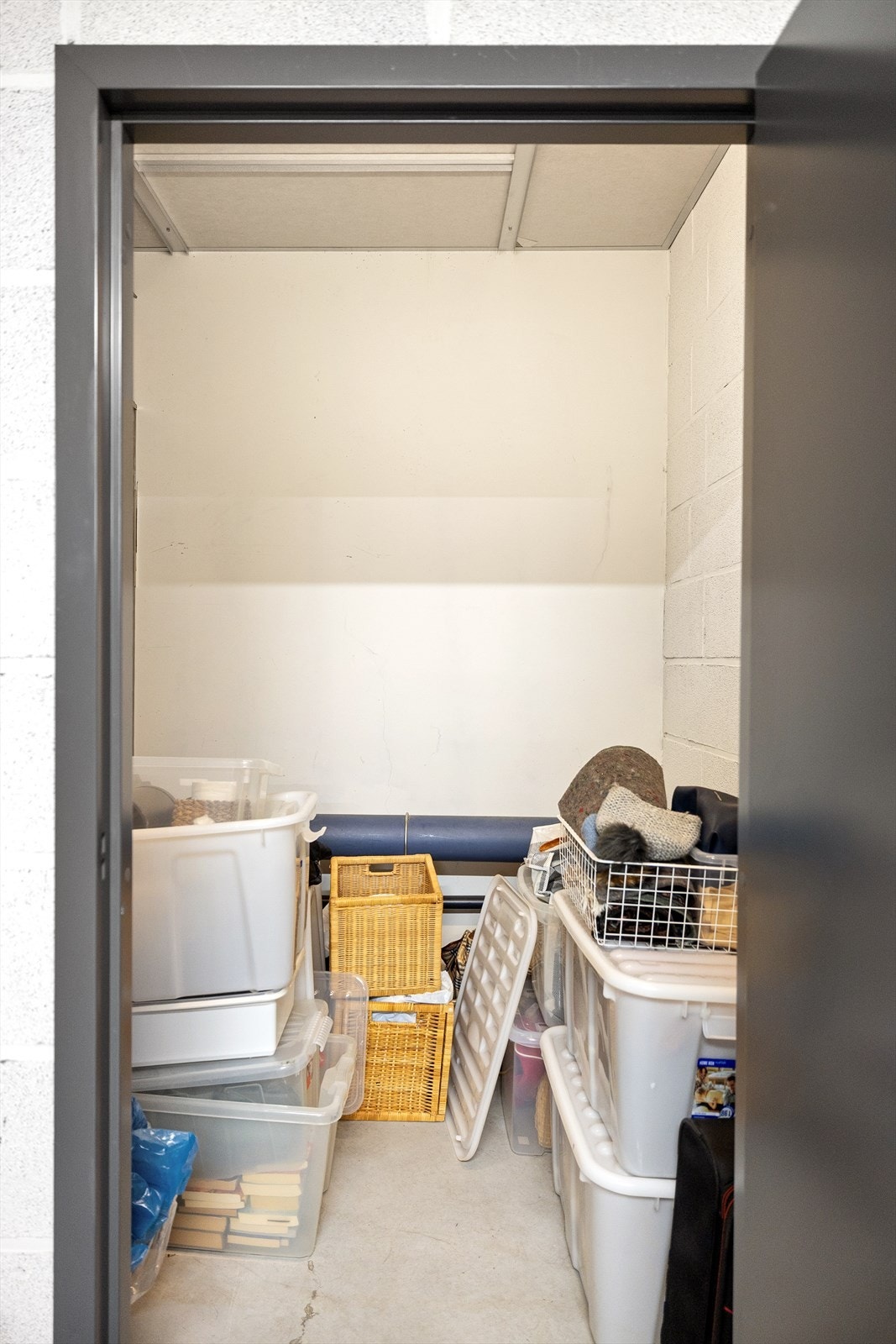 Bod bak garasjeplassen. Galleribilde