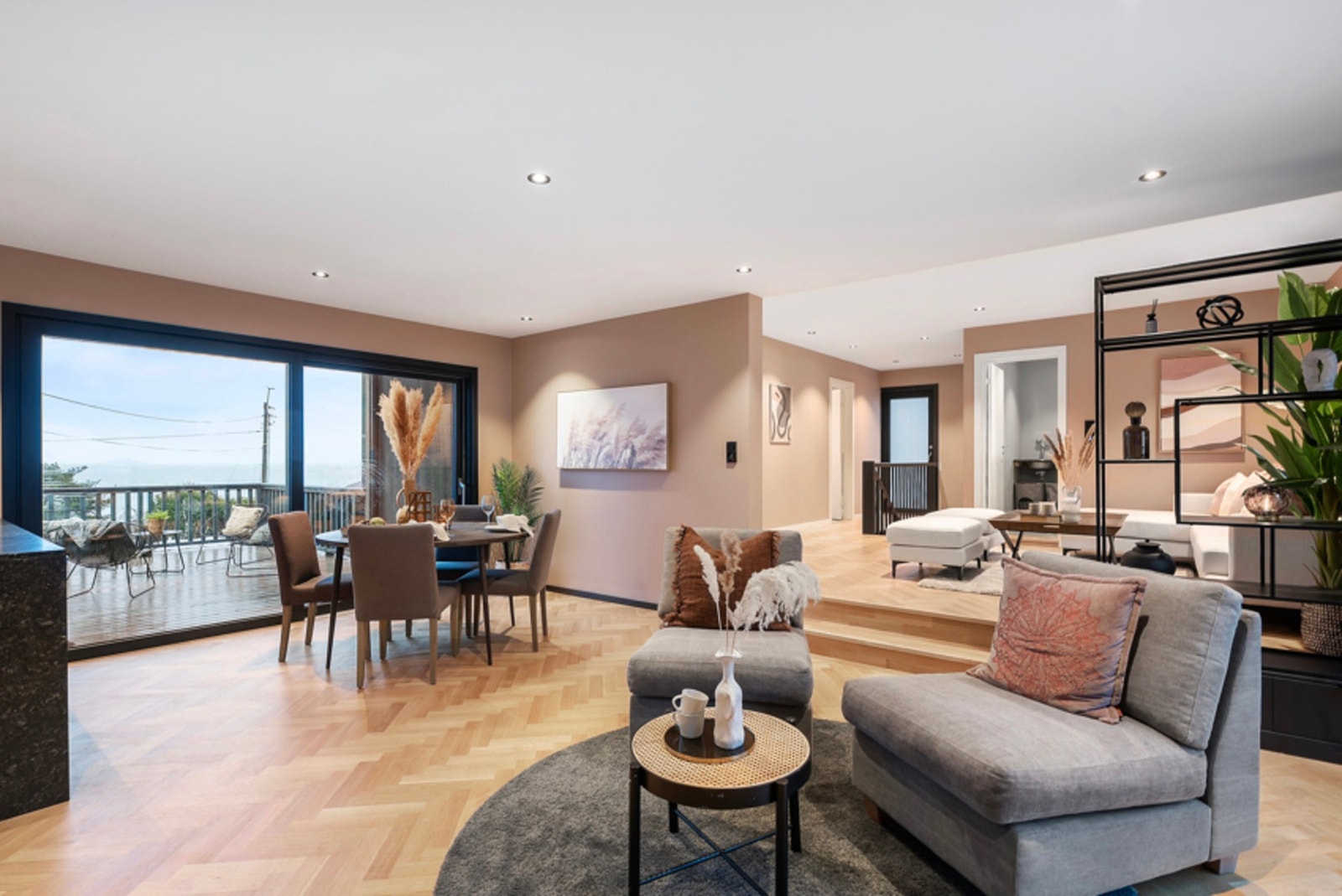 EIE eiendomsmegling v/Robert Hoff ønsker velkommen til denne flotte boligen i Ringshaugveien 140B Galleribilde