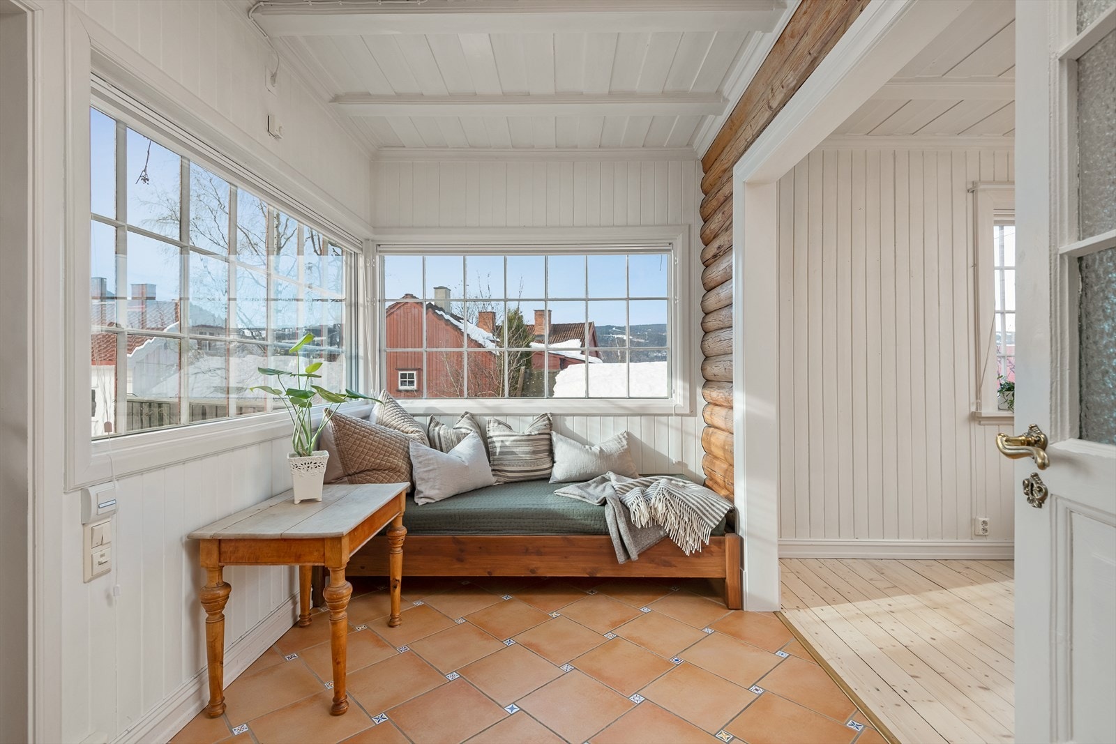 Her er det åpen løsning mot kjøkkenet Galleribilde