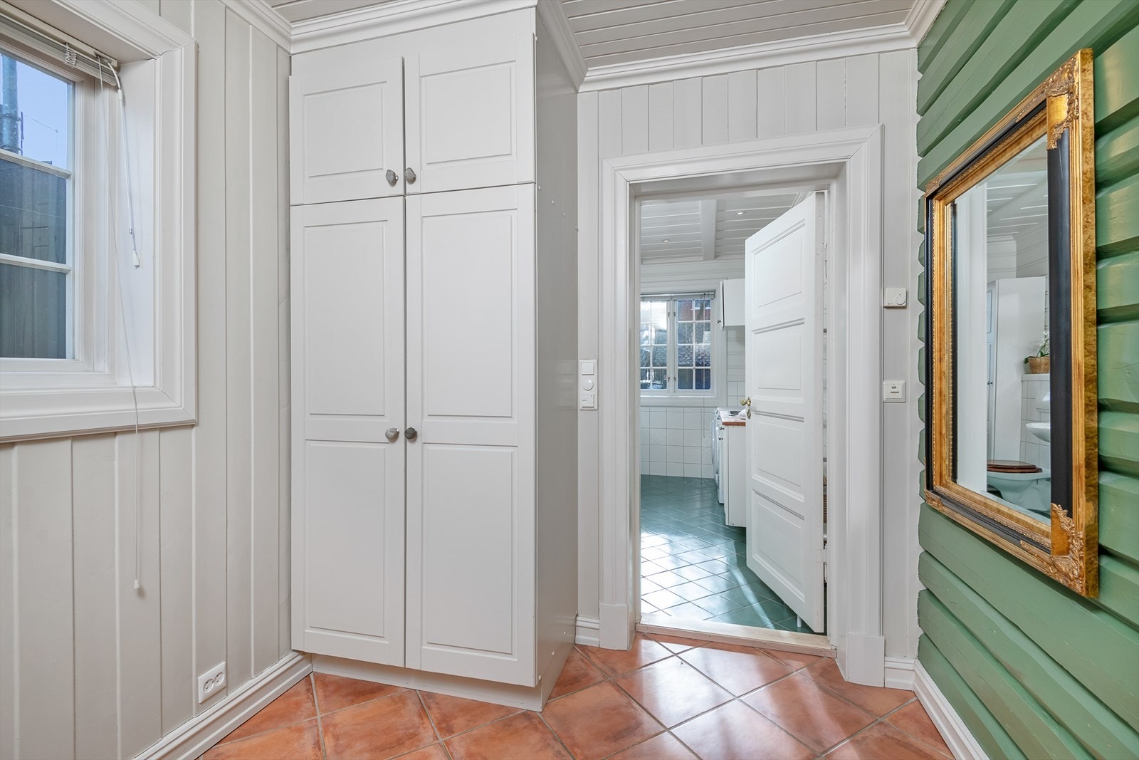 Fra entré mot bad på hovedplan Galleribilde