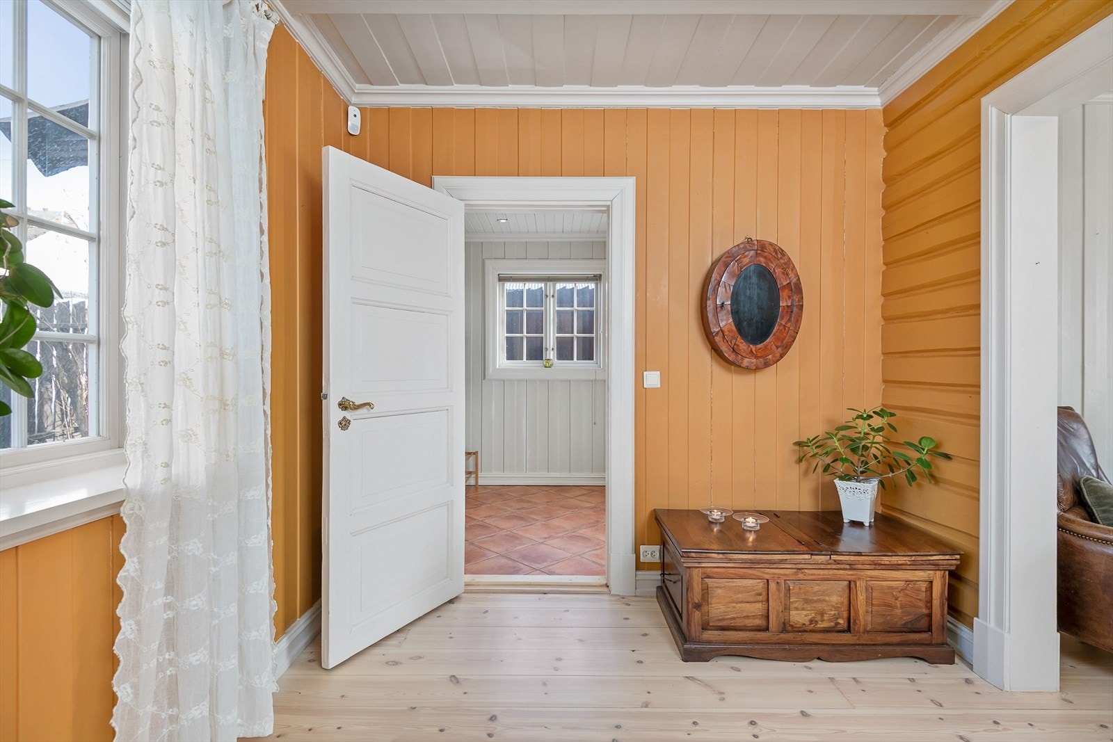 Fra stue mot boligens entré Galleribilde