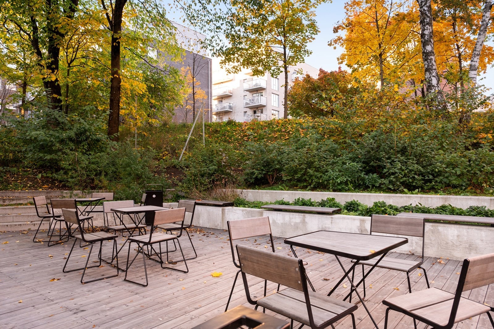 Felles gårdsrom er også pent opparbeidet med sittegrupper og beplantning. Galleribilde