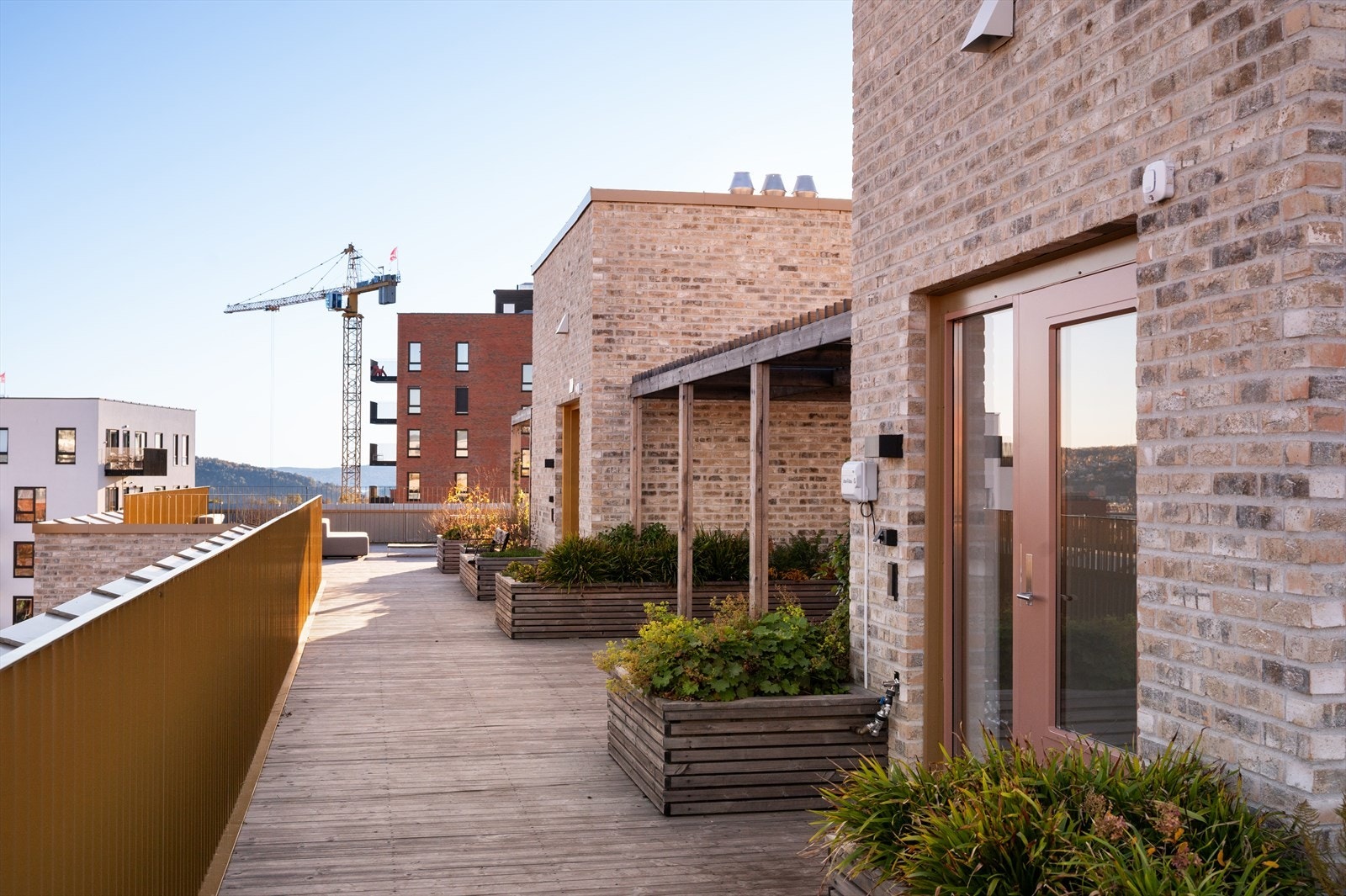 Heisadkomst opp til stor, felles takterrasse. Galleribilde