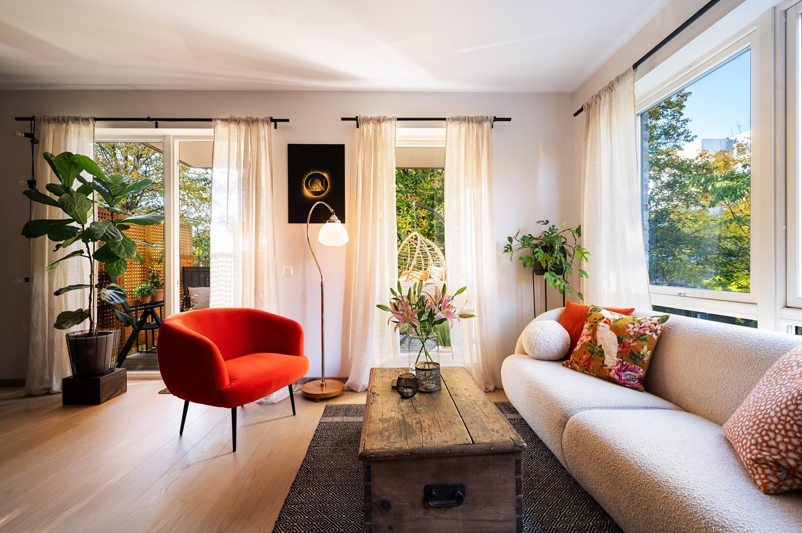 Leiligheten har flott en-stavs eikeparket på gulv med vannbåren varme. Galleribilde