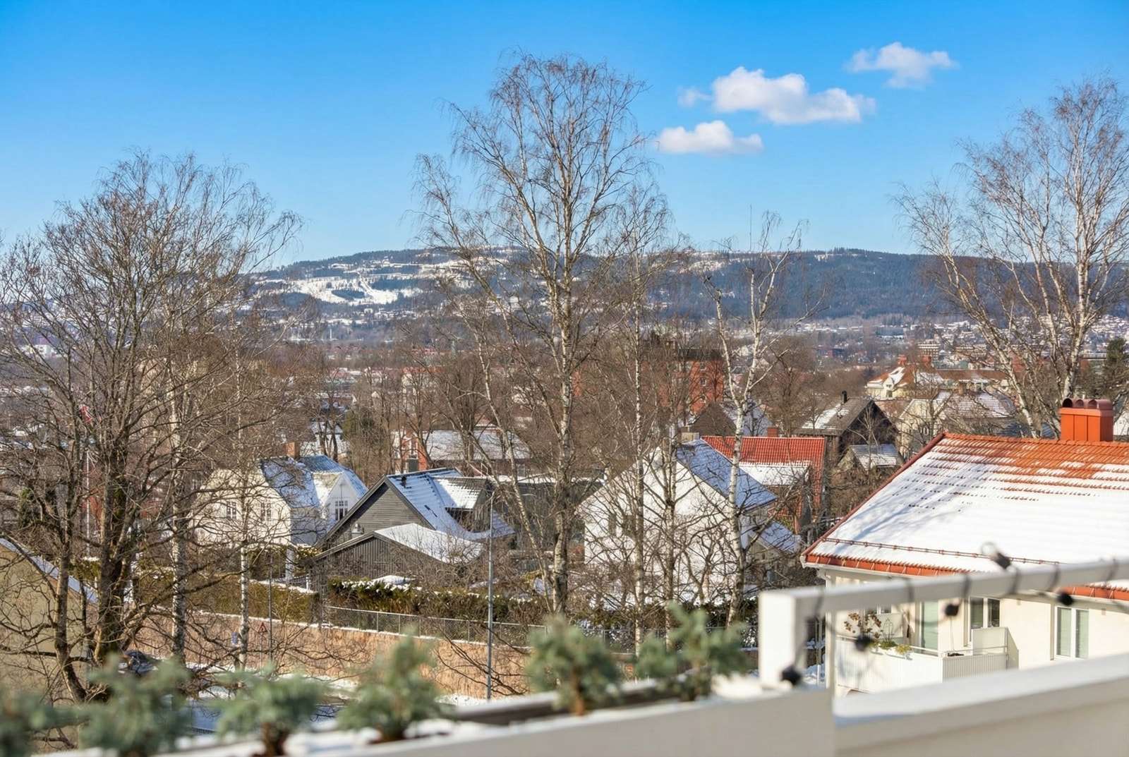 Fra balkongen har man flott utsyn. Galleribilde