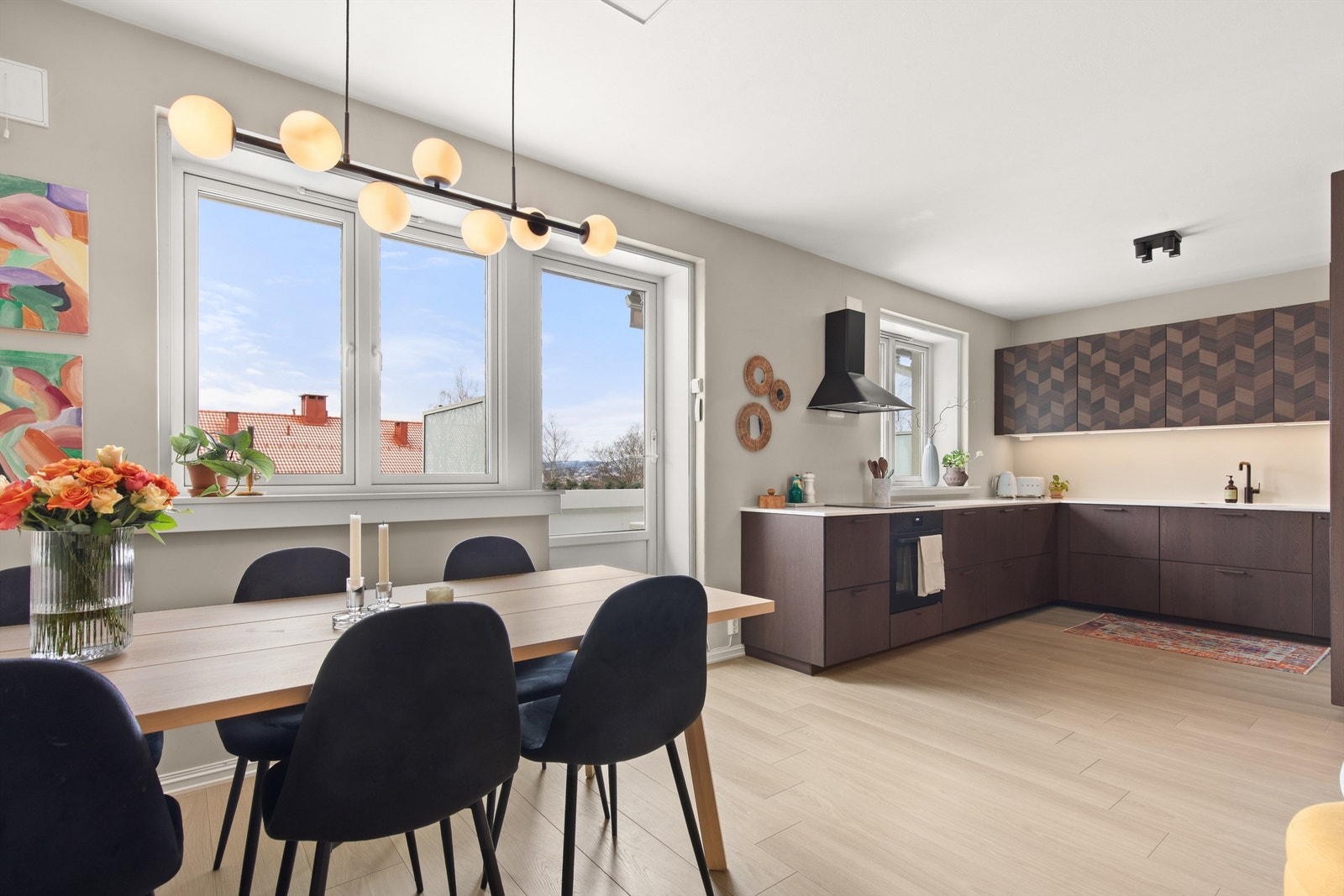 En rålekker 3-roms toppleilighet som ble totalrenovert i 2021/2022 på beste Keyserløkka. Galleribilde