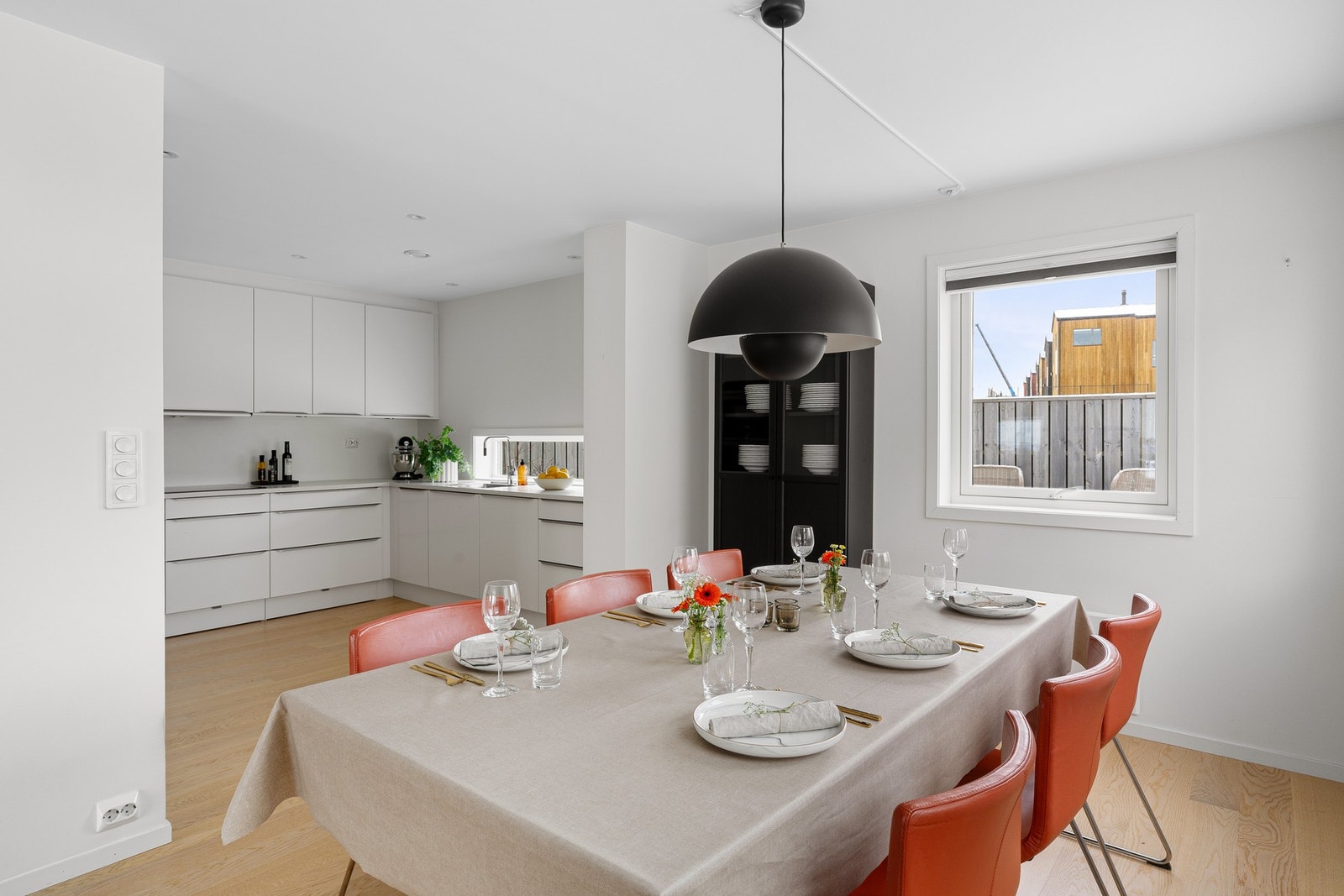 Perfekt for frokost, uformelle måltider eller gjester. Galleribilde
