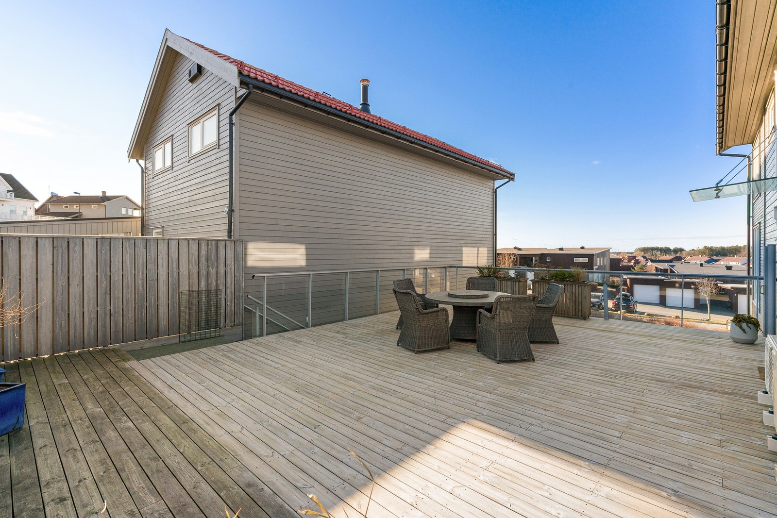Uteområde gir god plass til utemøbler og hyggelige stunder. Galleribilde