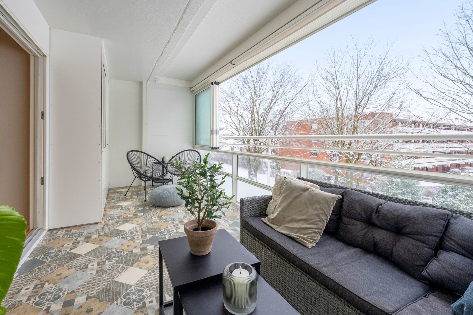 Flott innglasset balkong på 12 m2 Galleribilde