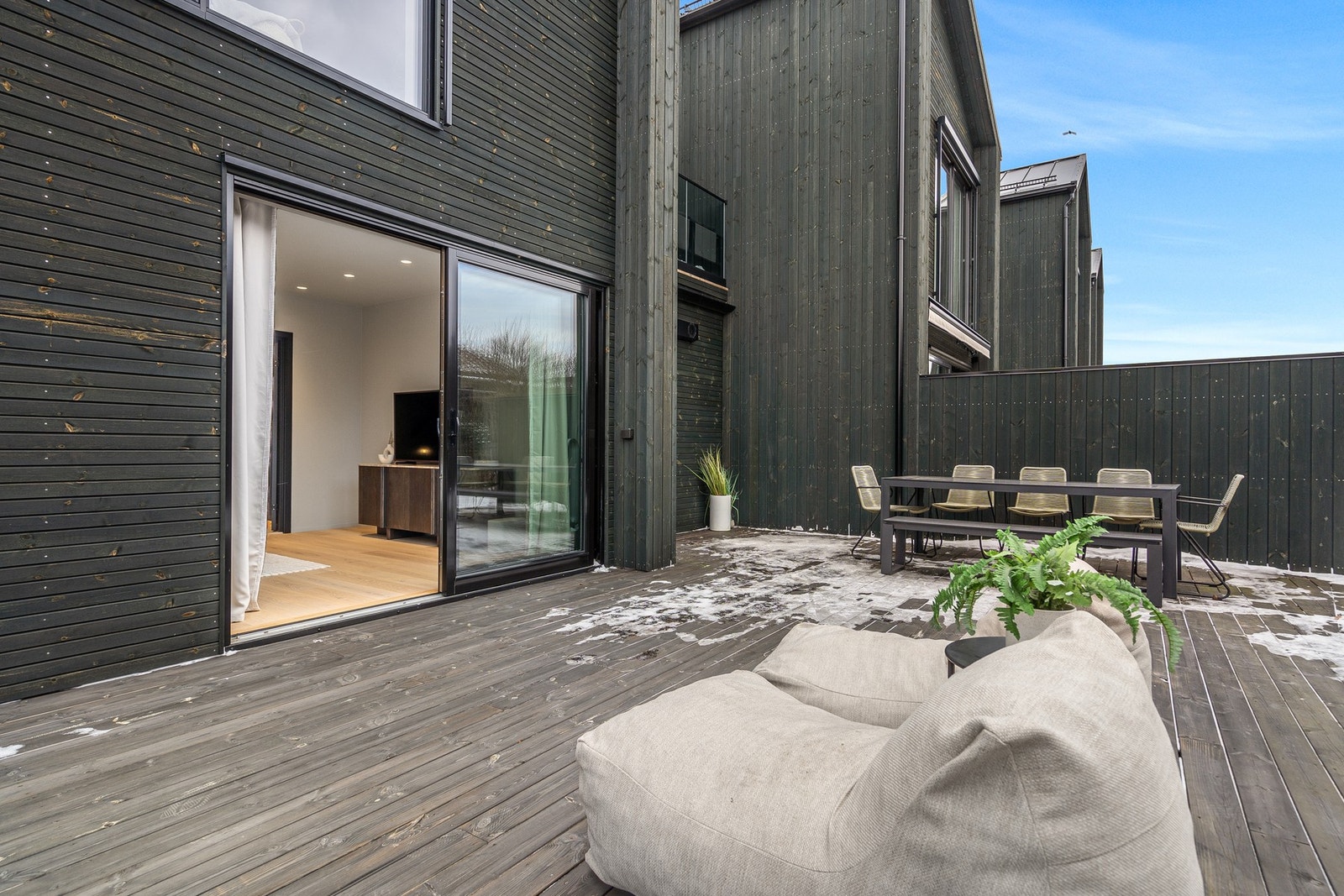 Vestvendt og lun terrasse Galleribilde