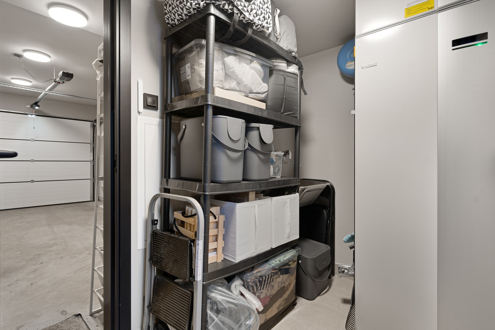 Romslig bod på innsiden av garasjen Galleribilde