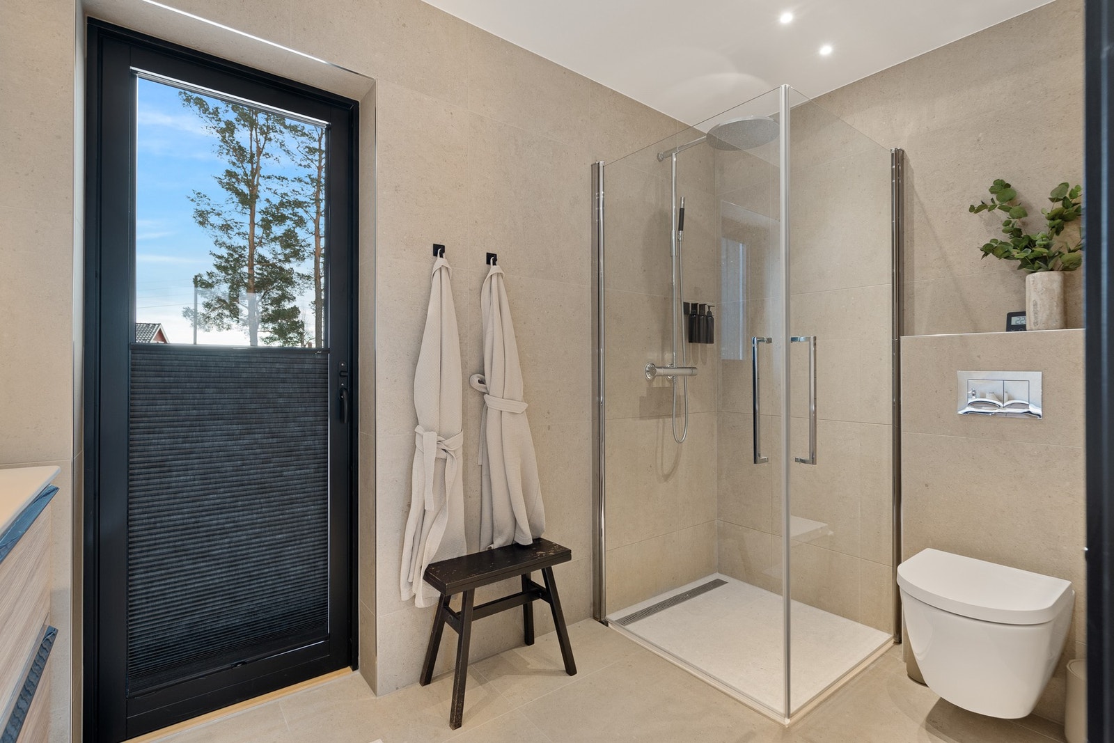 Badet i 2 etg har utg til balkong Galleribilde