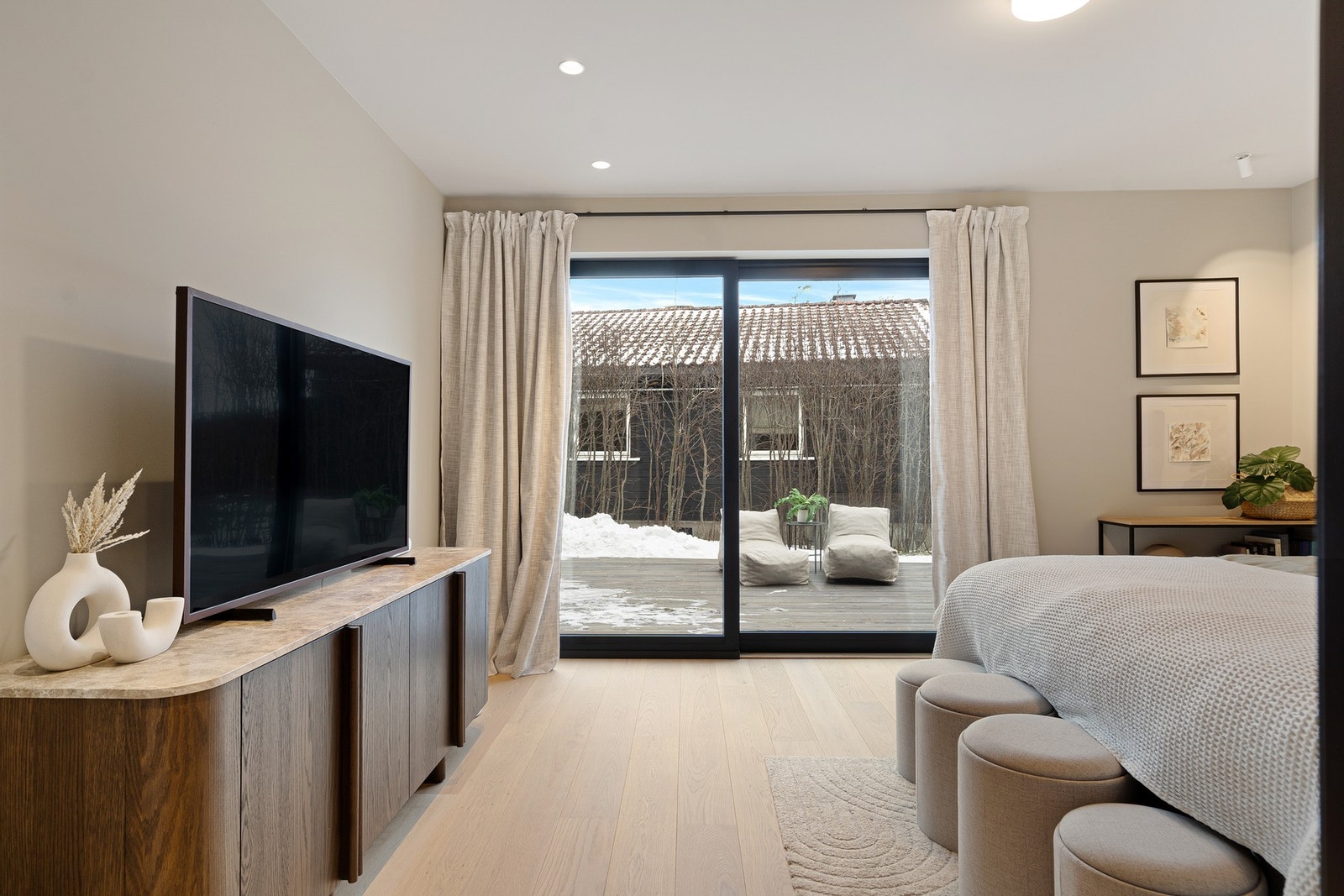 Soverom 2 har utgang til vestvendt terrasse Galleribilde