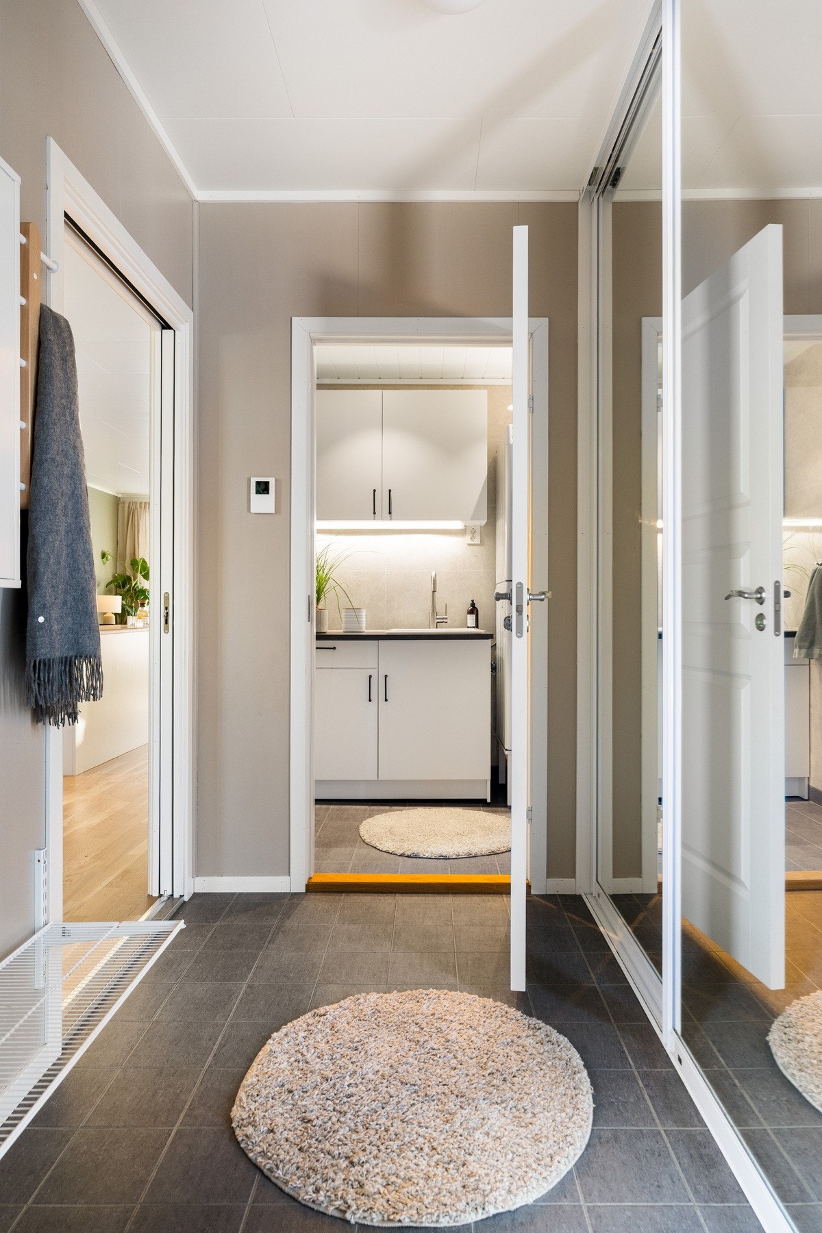Entrè på 4,5 kvm med gulvvarme. Galleribilde