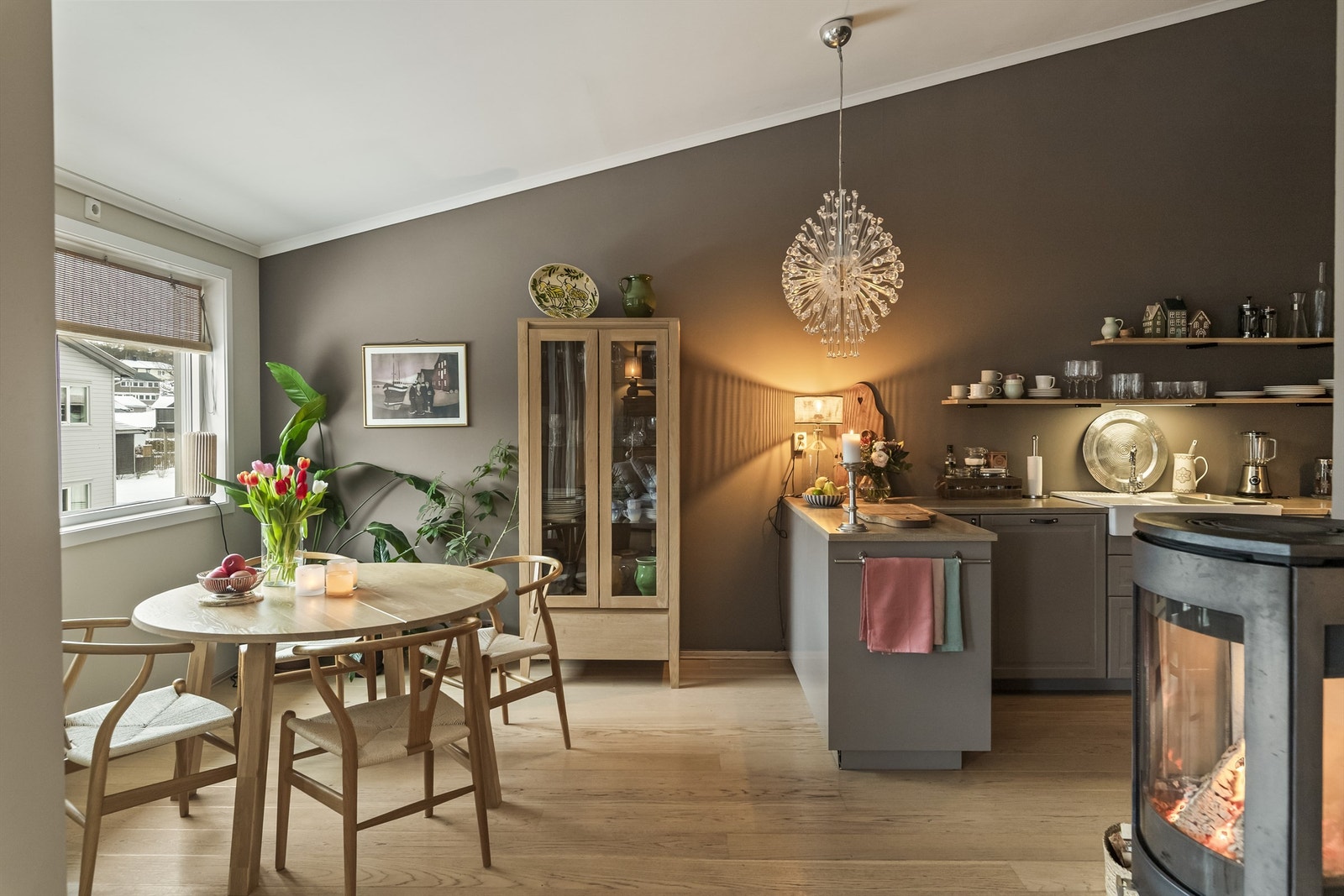 Leiligheten har et påkostet materialvalg Galleribilde