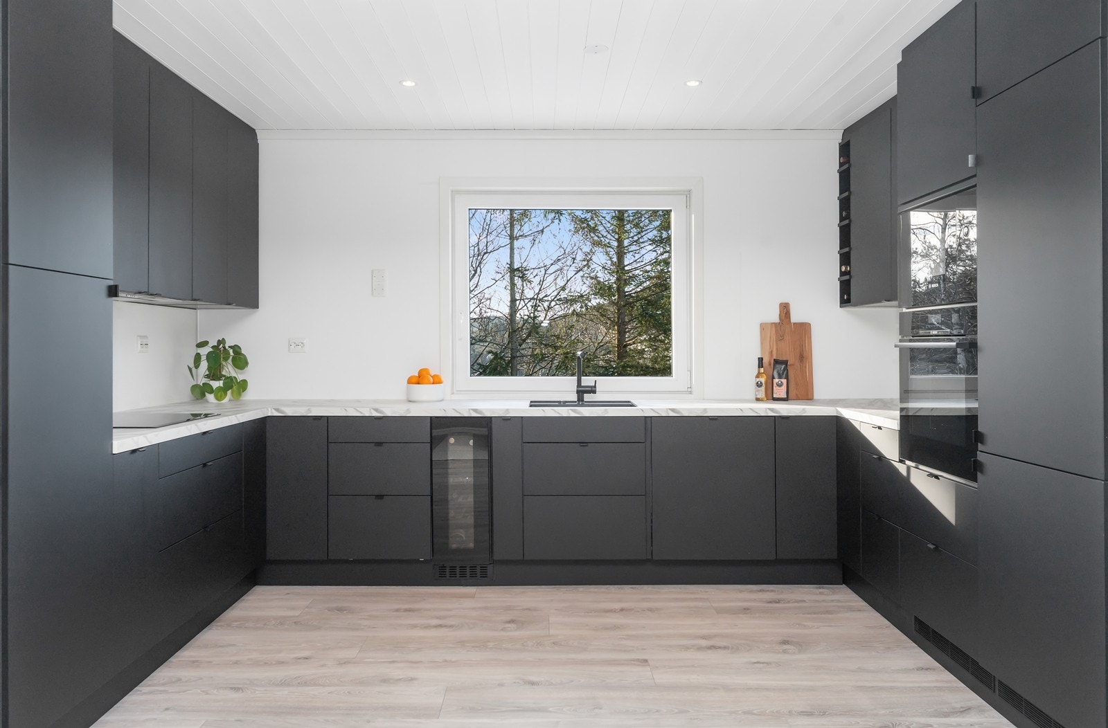 Nytt, stilrent kjøkken fra 2024 Galleribilde