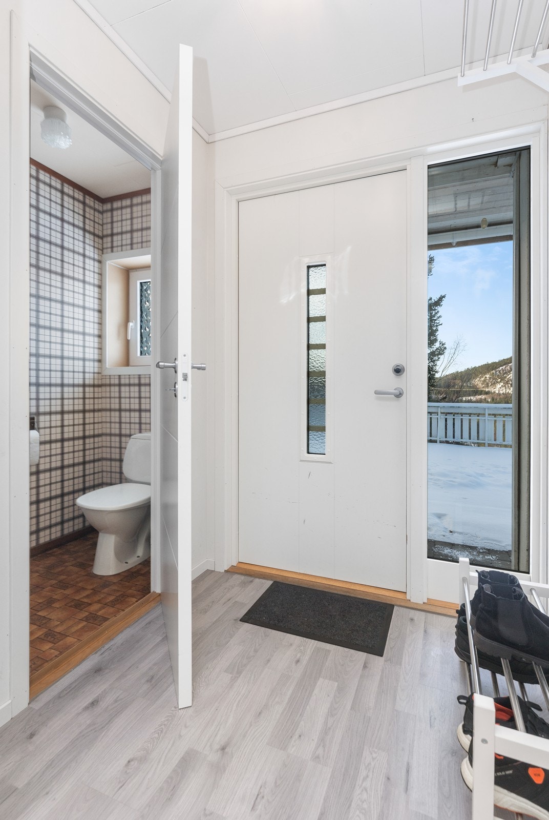 Vindfang med toalettrom. Galleribilde