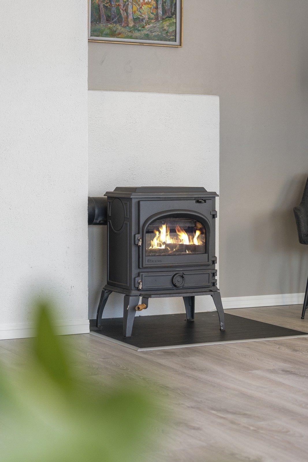 Vedovn i stue. Galleribilde