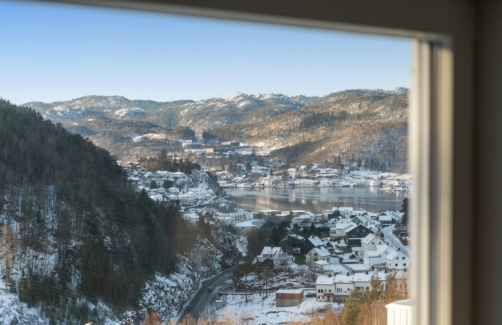 Fra boligen er det utsikt til sentrum og fjorden. Galleribilde
