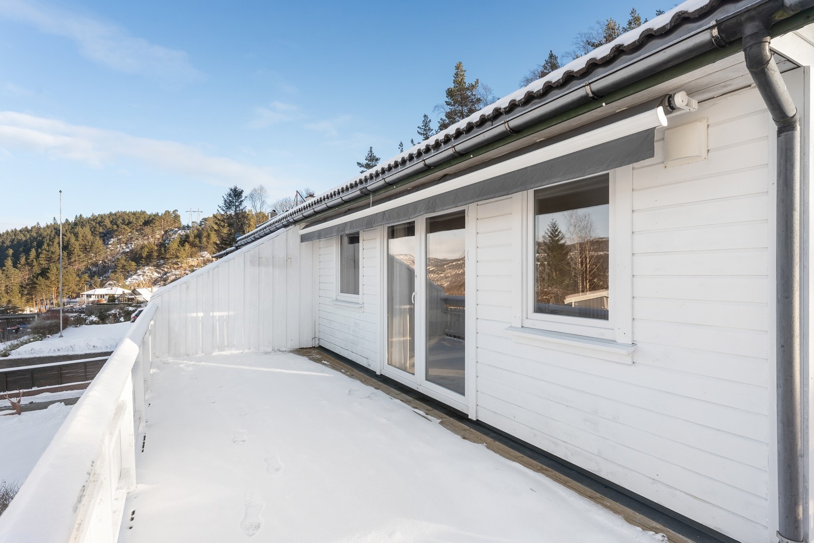 Vinduer og dører er skiftet. Galleribilde