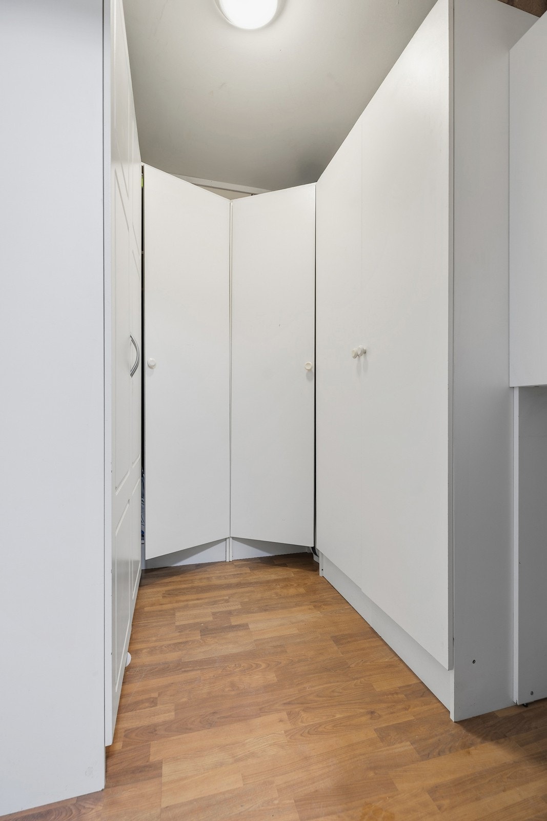 Leiligheten har egen bod i fellesgang. Boden er på ca. 6 kvm. og har rikelig med oppbevaringsplass Galleribilde