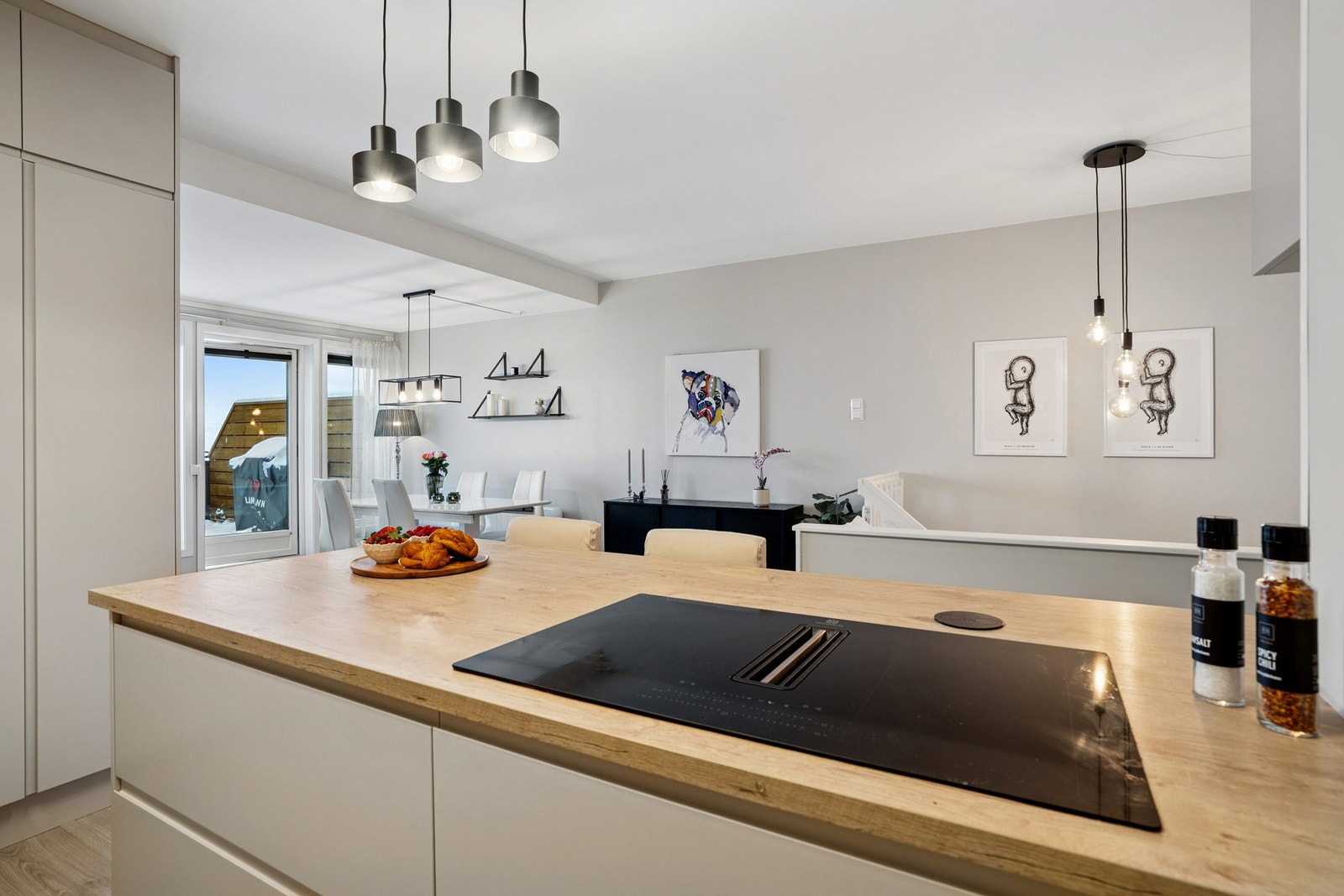 Kjøkken med integrerte hvitevarer Galleribilde