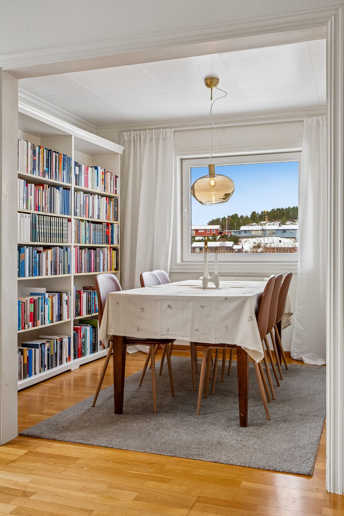 God plass til spisebord Galleribilde