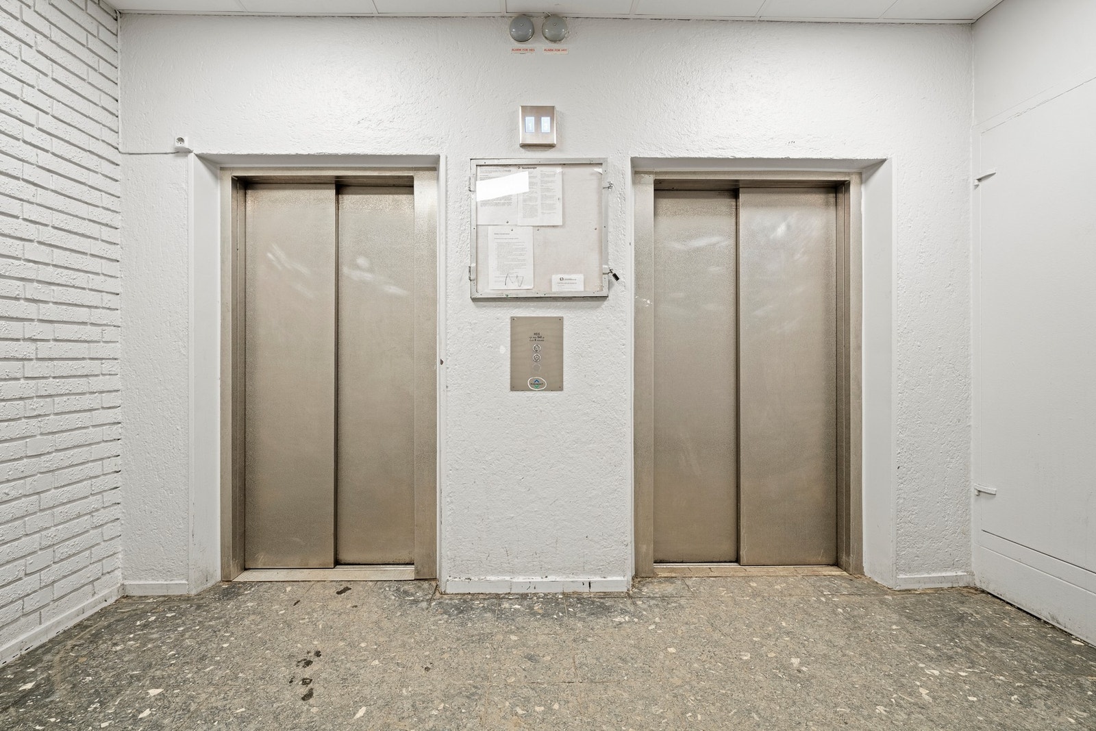 Det finnes heis i bygget som tar deg rett til etasjen. Galleribilde