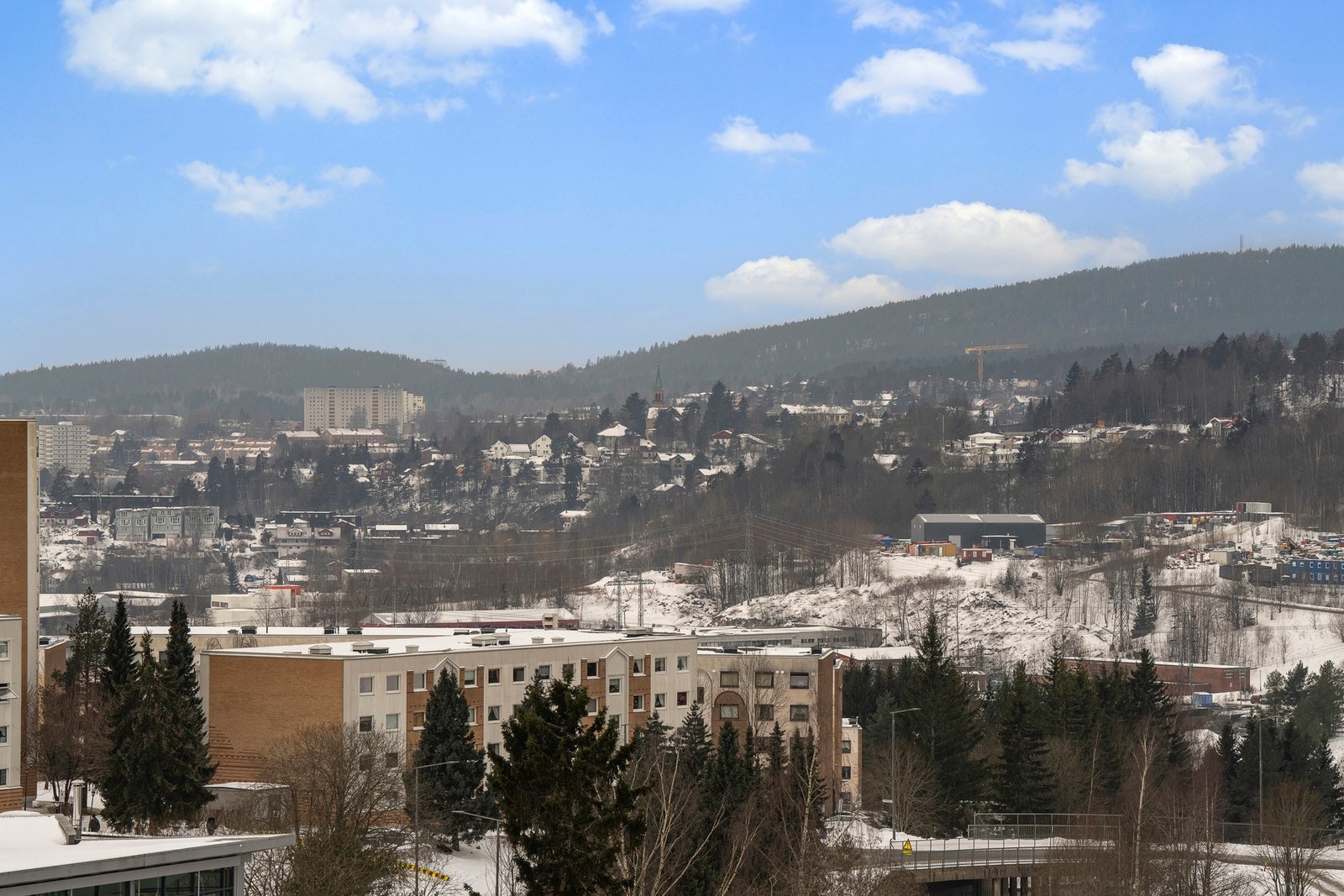 Boligen byr på flott utsikt over området. Galleribilde