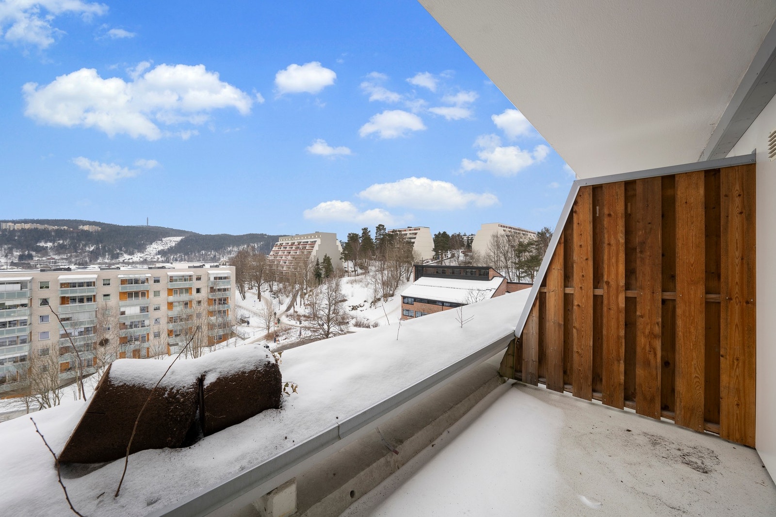 Balkongen er på 5,52 kvm og har god plass til møblement og grill. Galleribilde