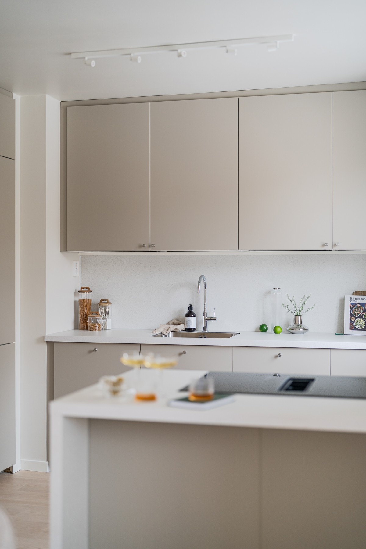 Det er etablert rør-i-rør-system og automatisk vannstopper med fuktsensor. Galleribilde