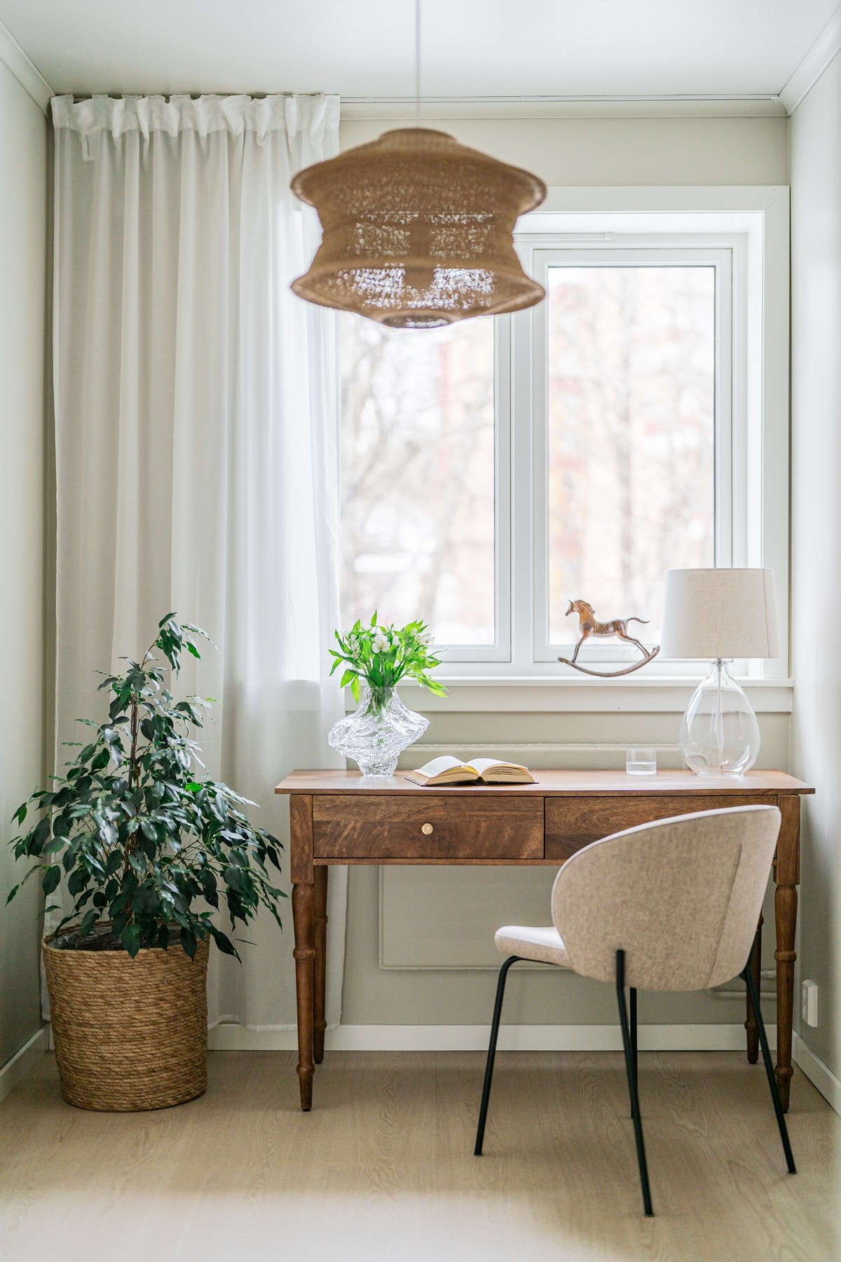 Rommet passer utmerket som kombinert soverom og hjemmekontor, eller som et fullverdig soverom. Galleribilde