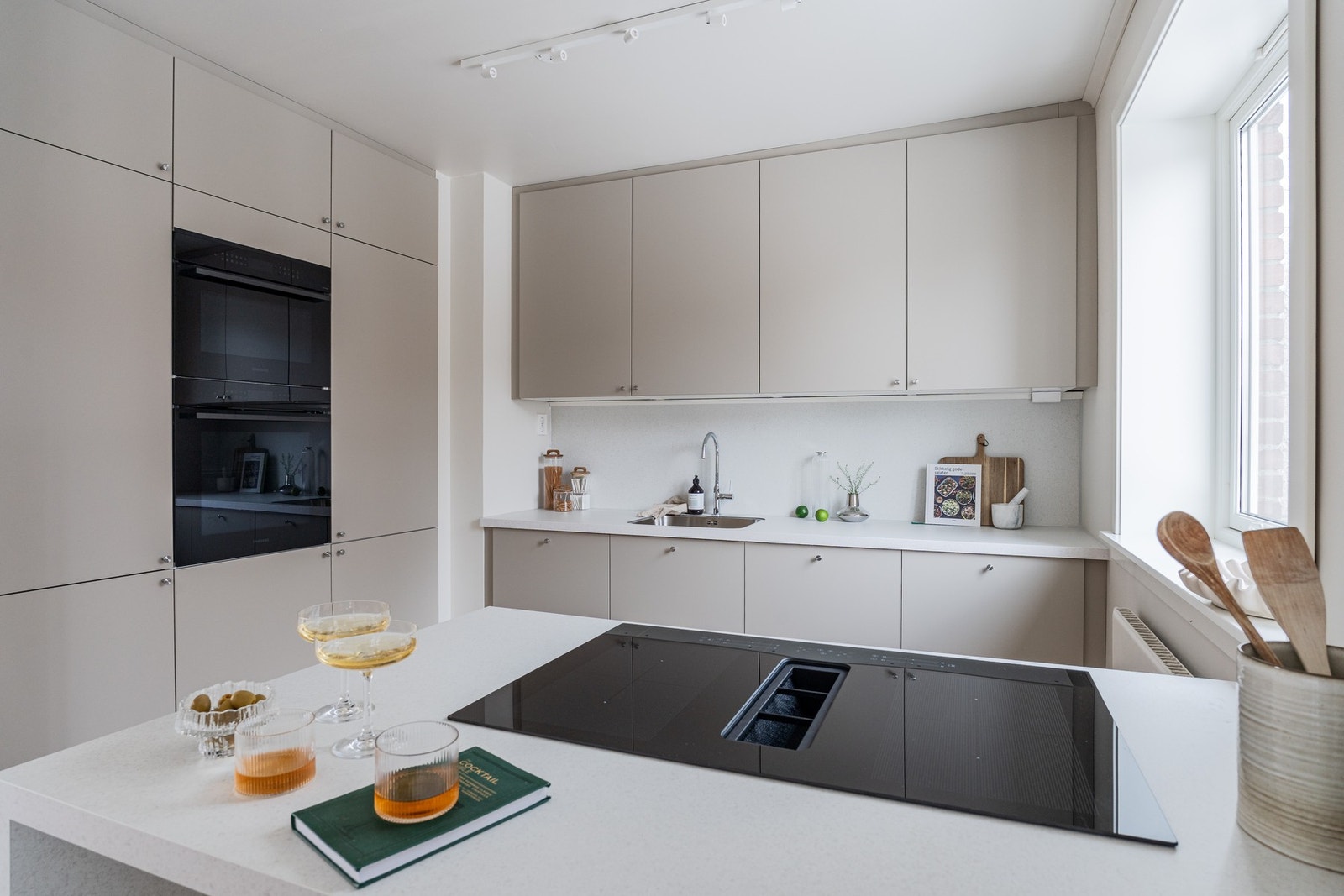 Her kombineres moderne standard og god planløsning. Her kan du flytte rett inn! Galleribilde