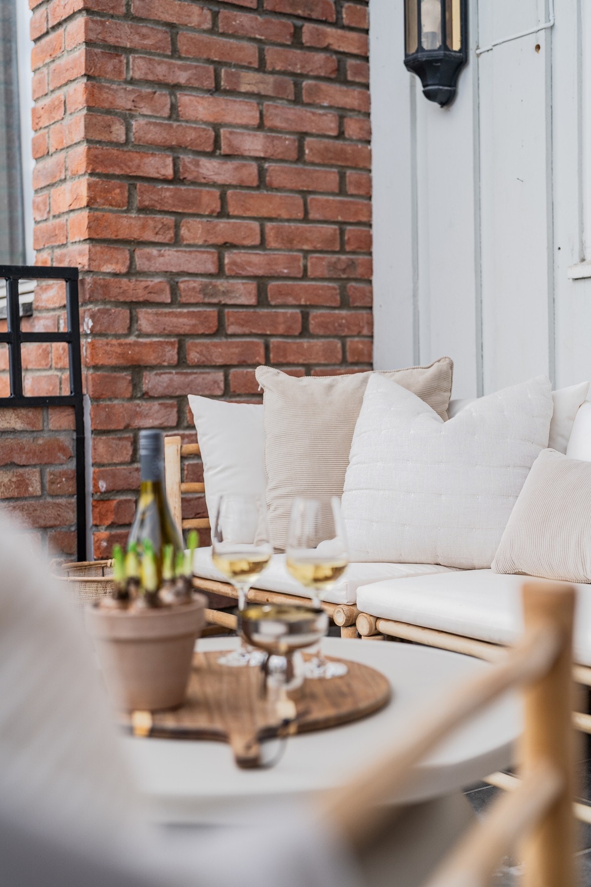 Det er god plass til sittegruppe og utemøbler. Galleribilde