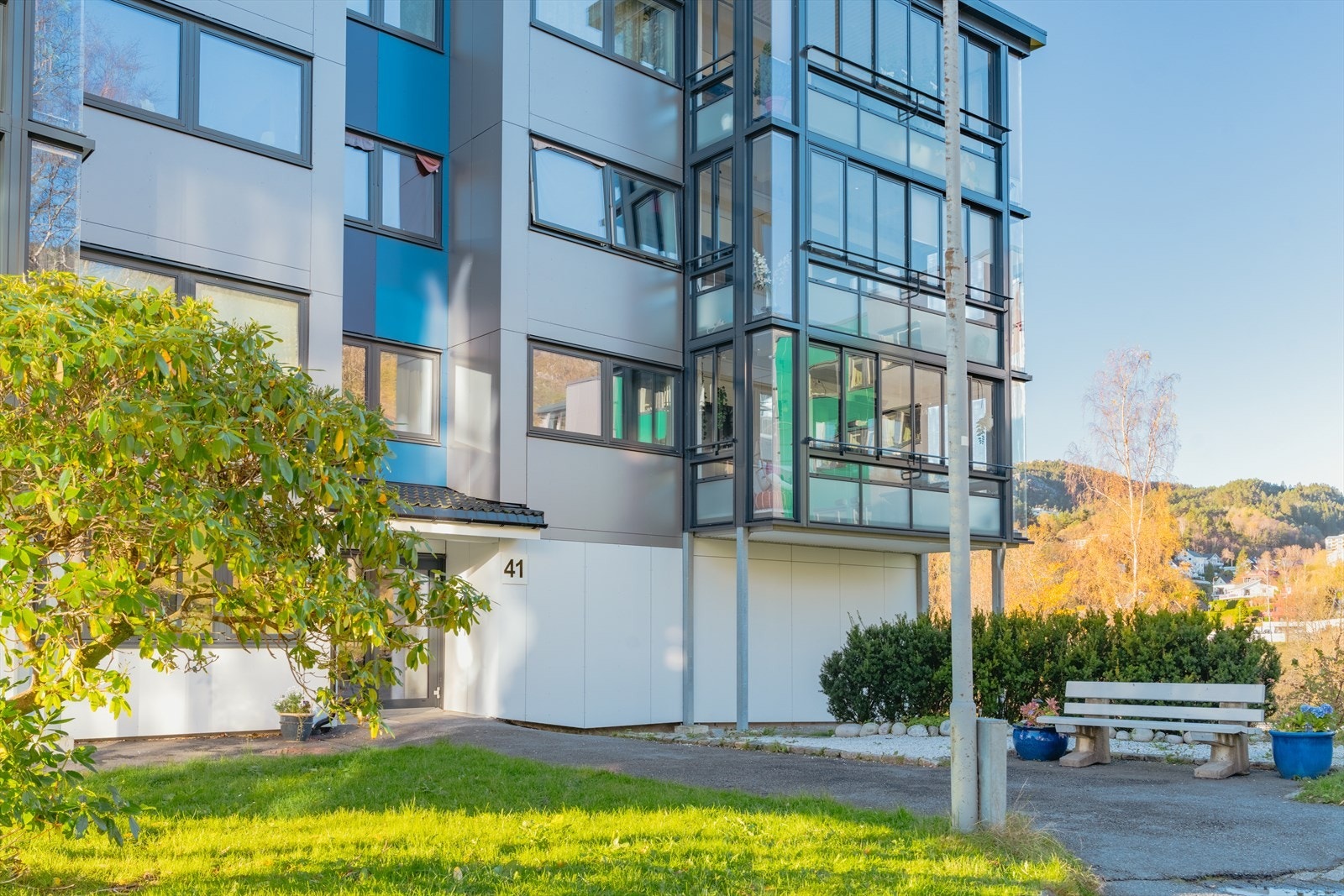 Leiligheten ligger fint til i byggets 4.etasje! Galleribilde