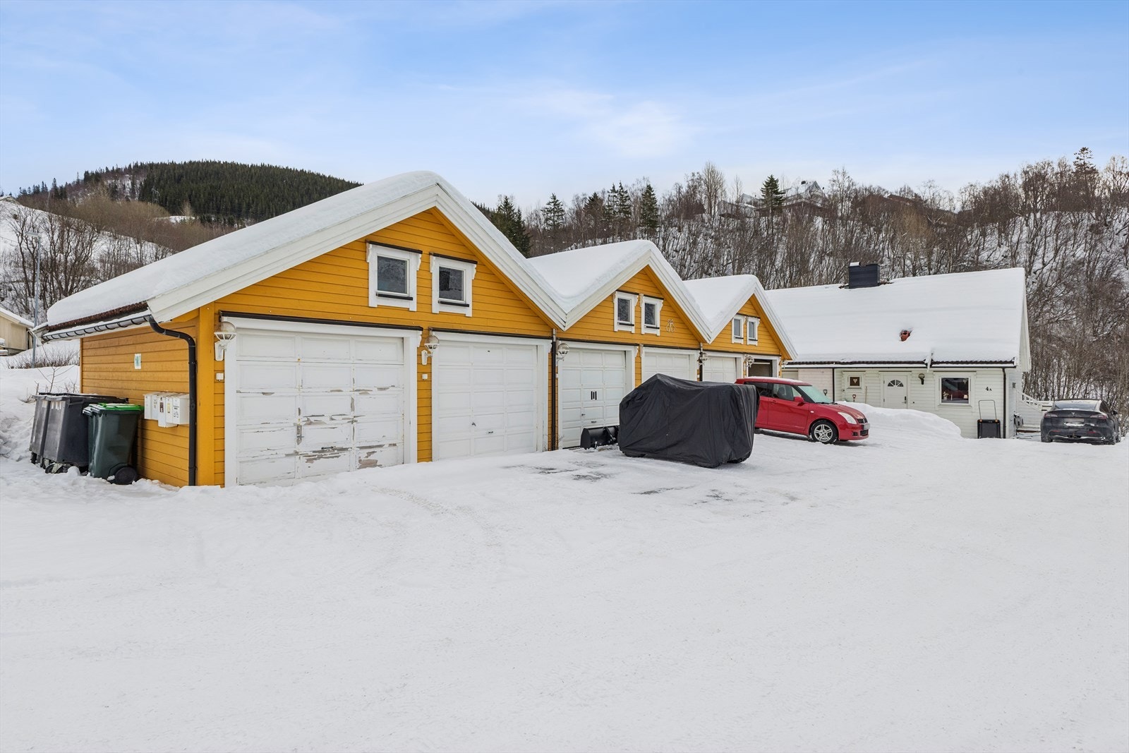 Garasje i rekke Galleribilde