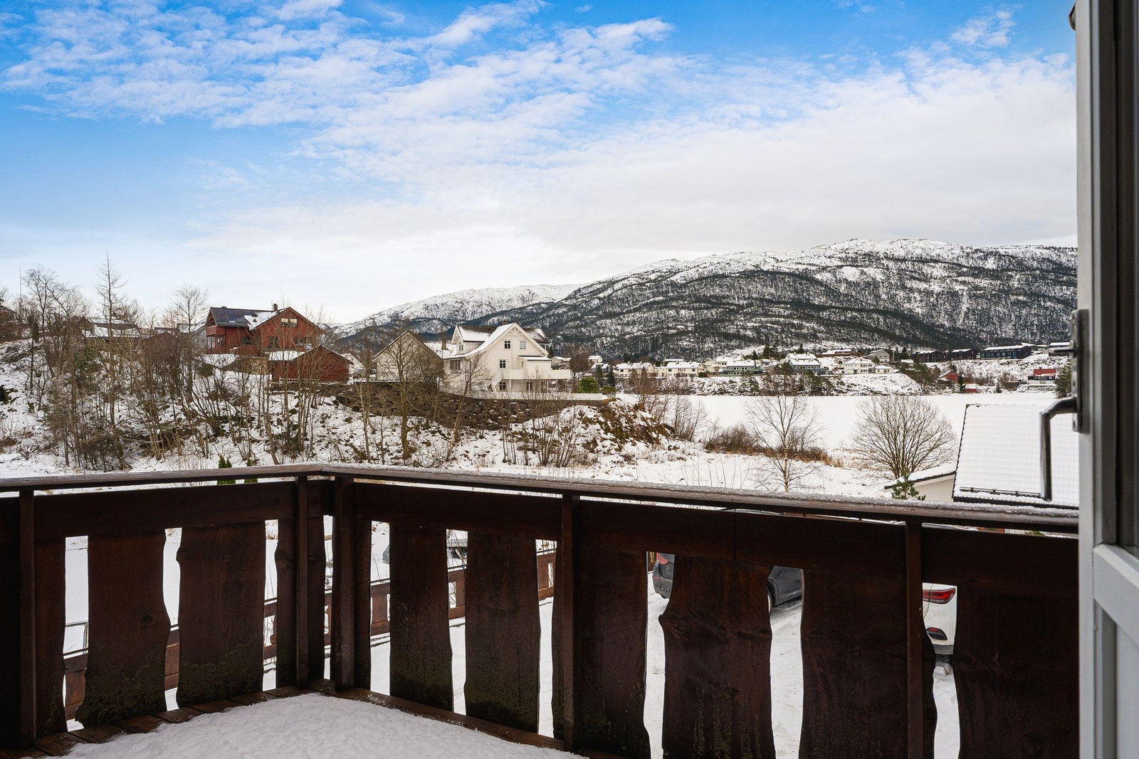Her kan du nyte god utsikt mot flotte grøntområder og fjell. Galleribilde