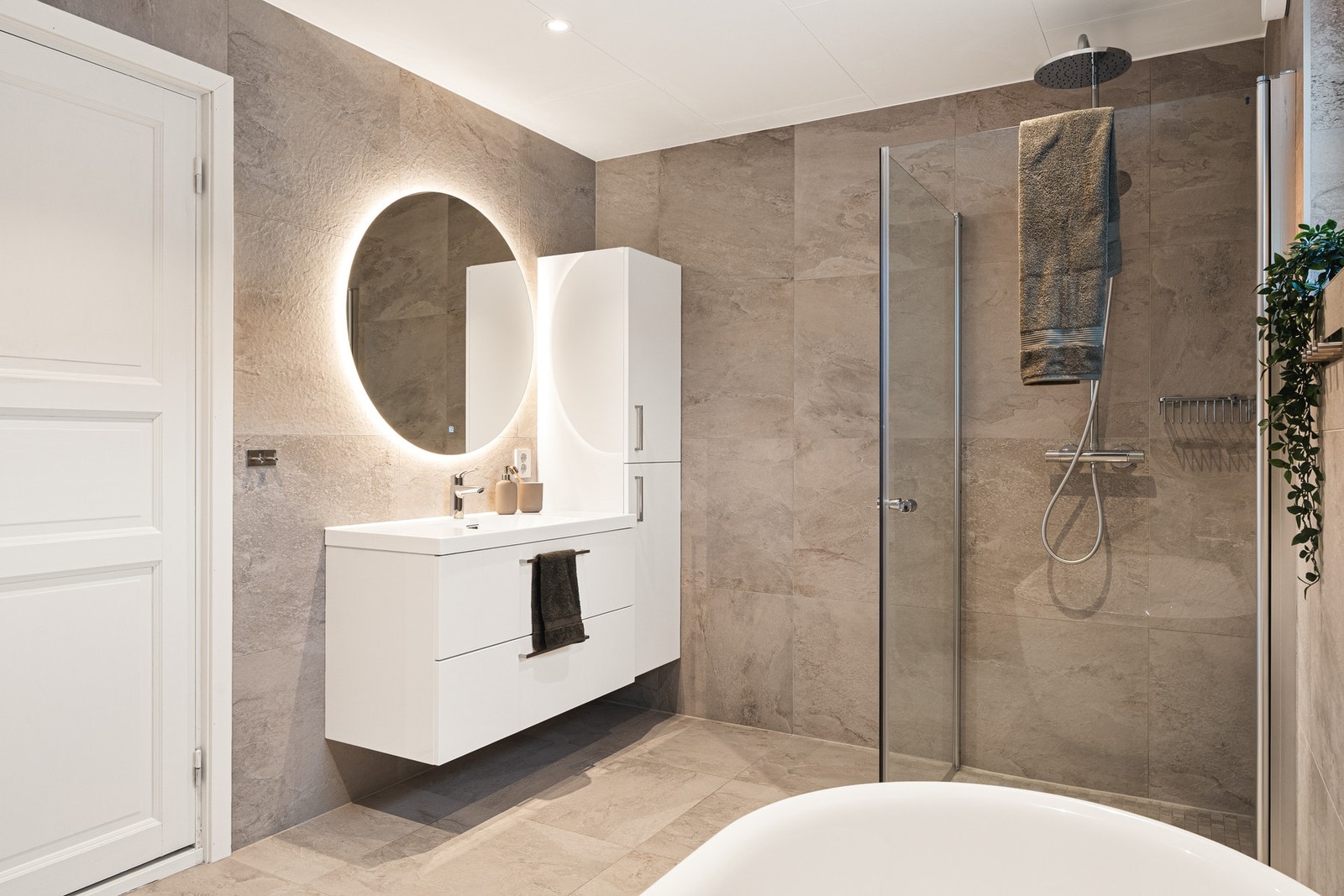 Badet har varmekabler i gulv. Galleribilde