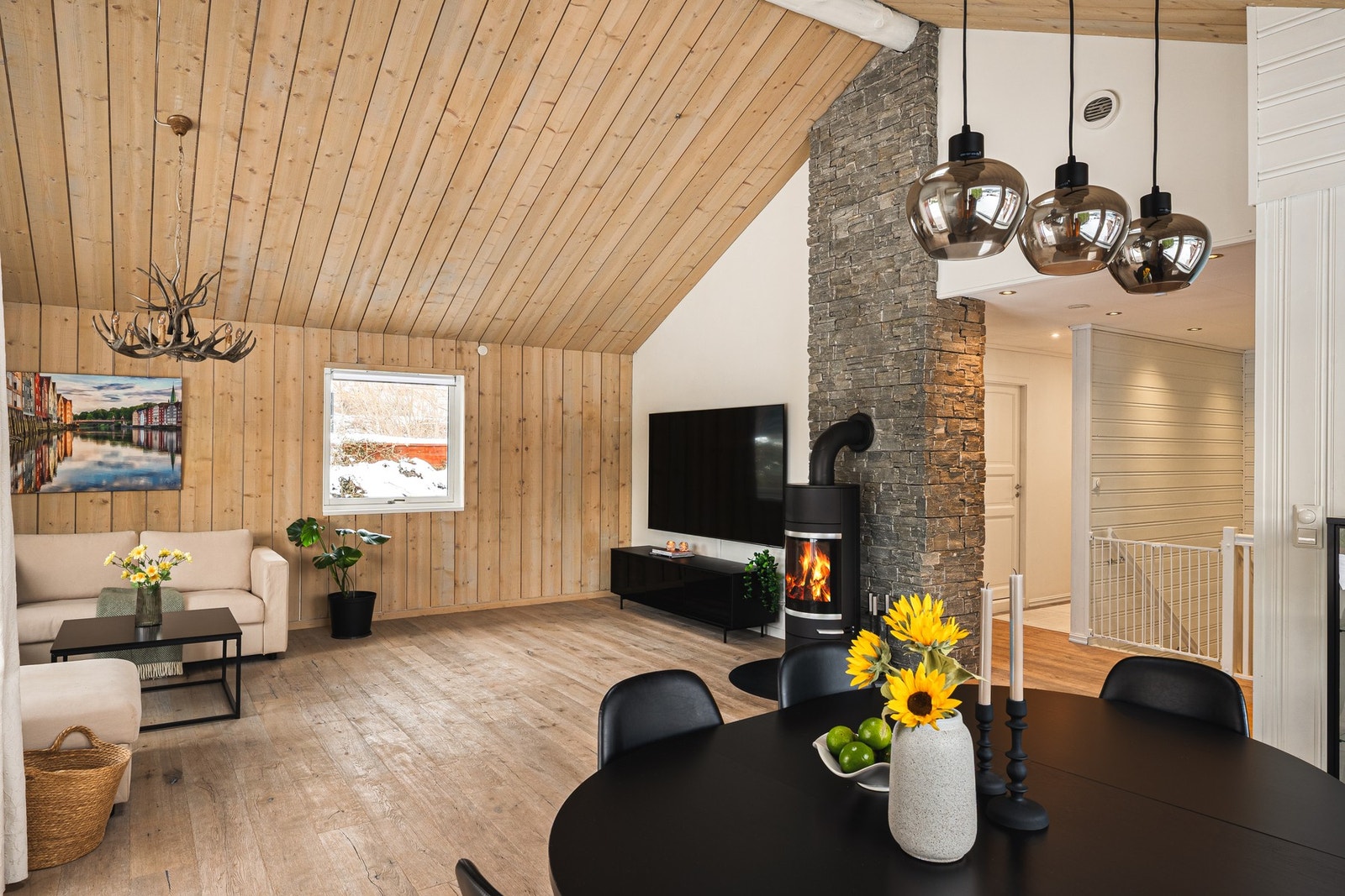 villmarkspanelen gir boligen en varm og lun hjemmefølelse. Galleribilde