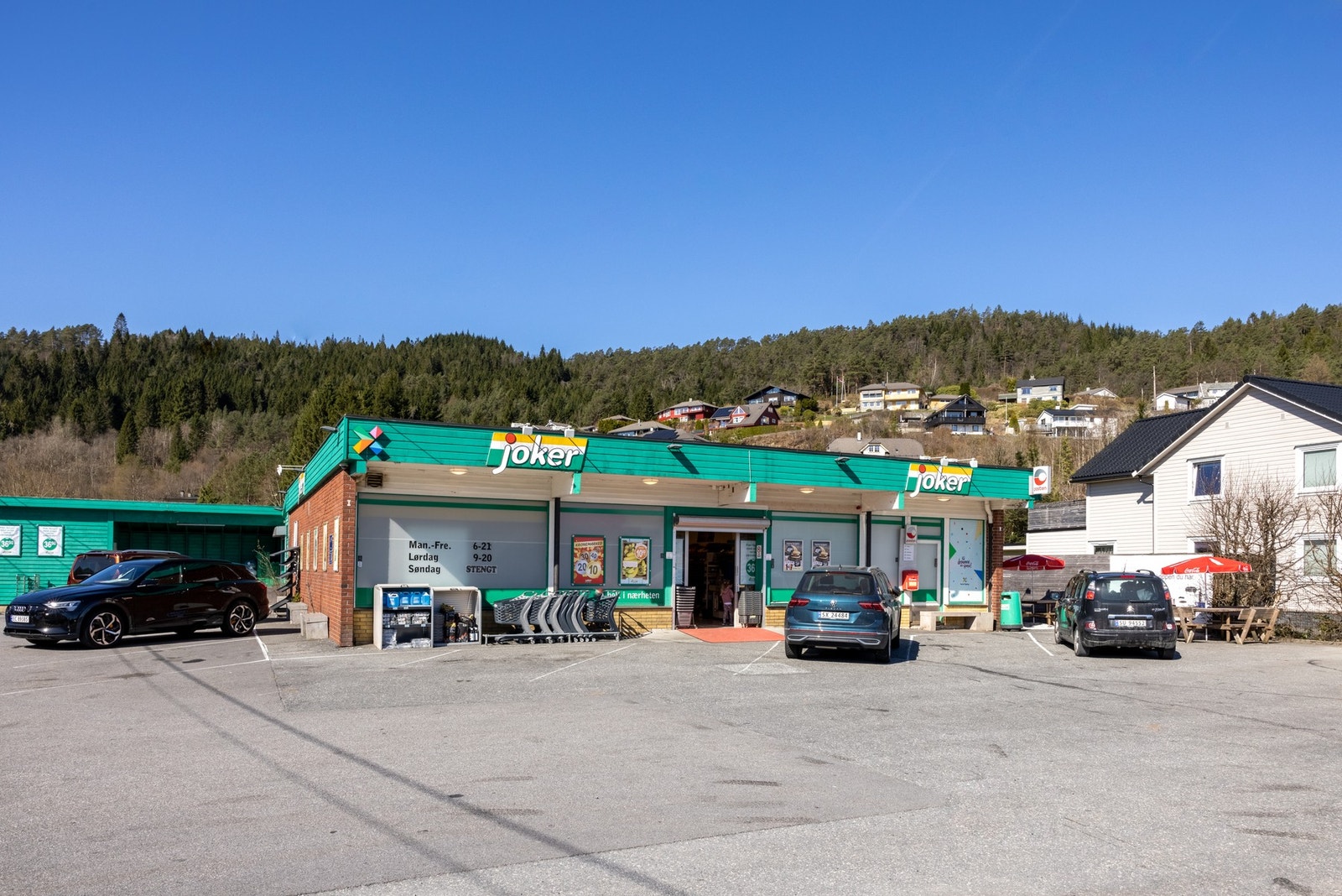 Nærbutikken Joker har varmedisk av både søtt og salt. Galleribilde