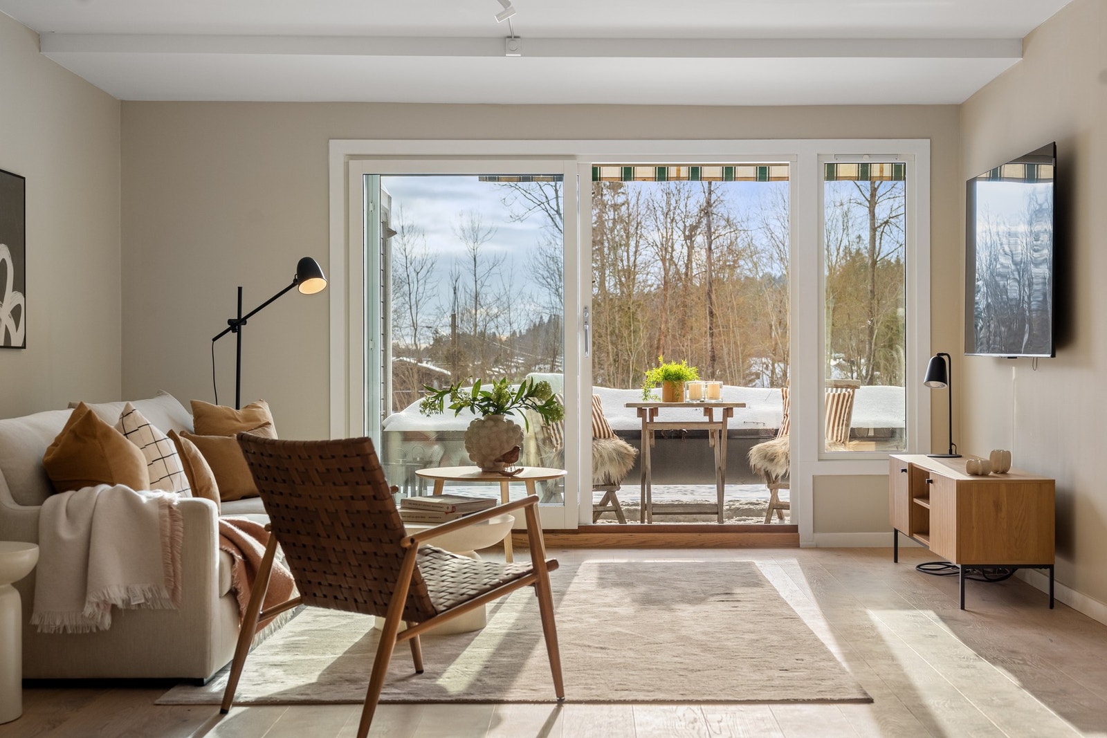 Gjennomgående bolig med uteplass i hver ende Galleribilde