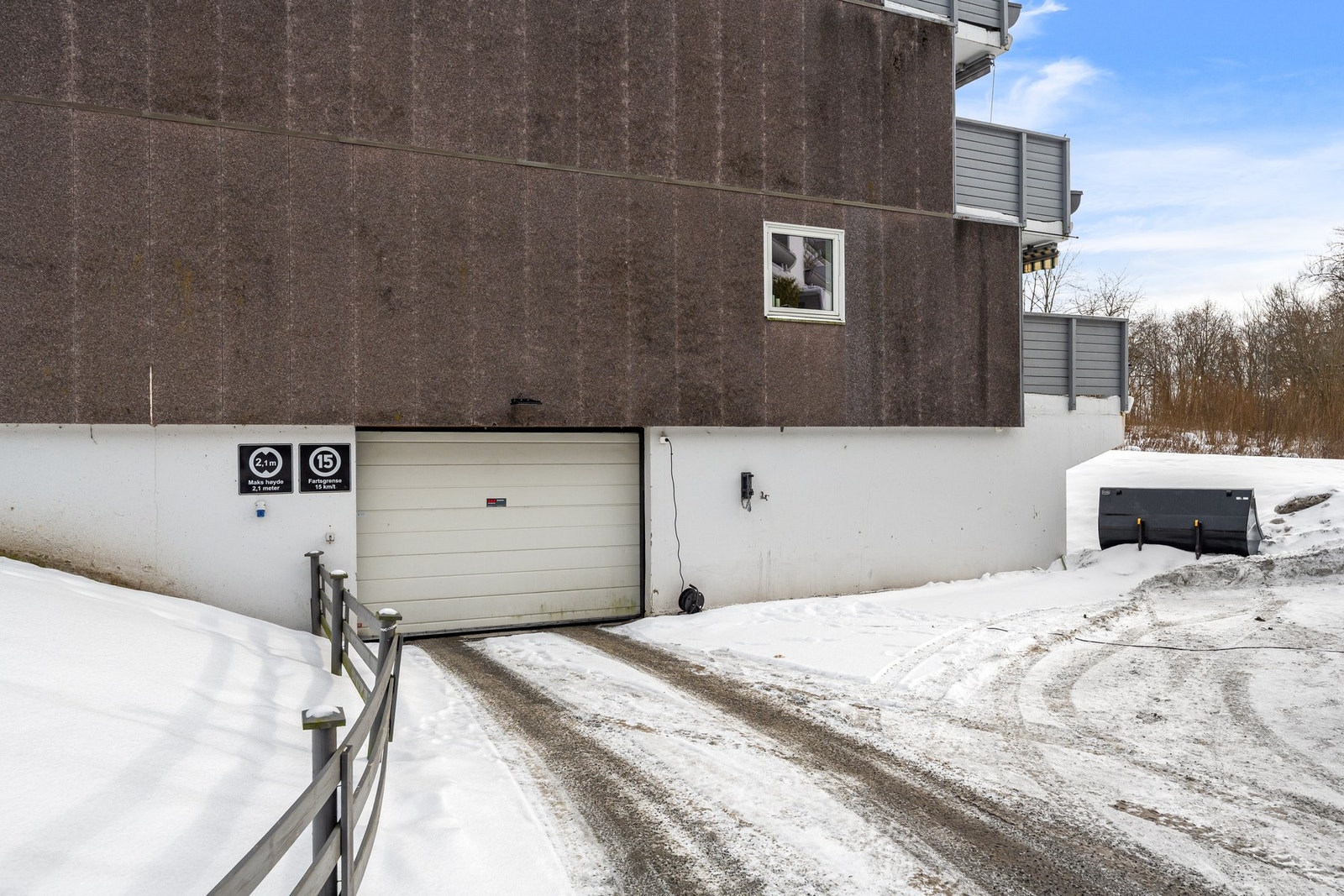 Det medfølger en garasjeplass i lukket garasjeanlegg Galleribilde