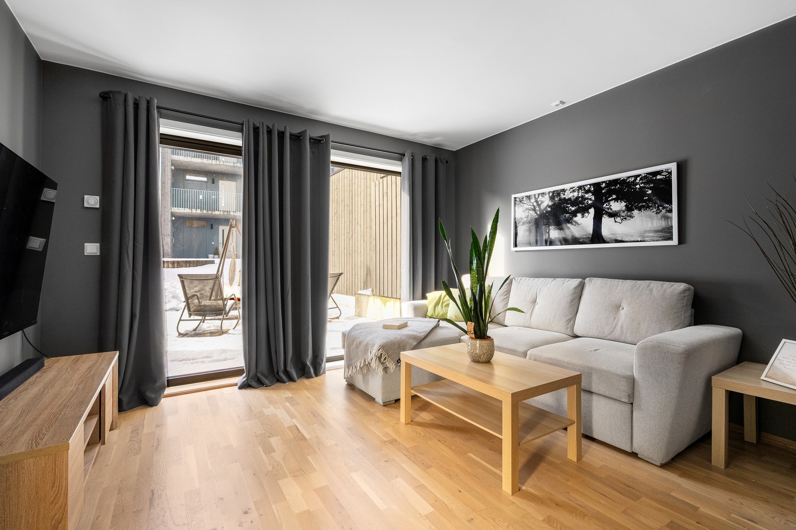 Ekstra stue - perfekt som TV-stue eller ungdomsrom. Utgang til terrasse. Galleribilde